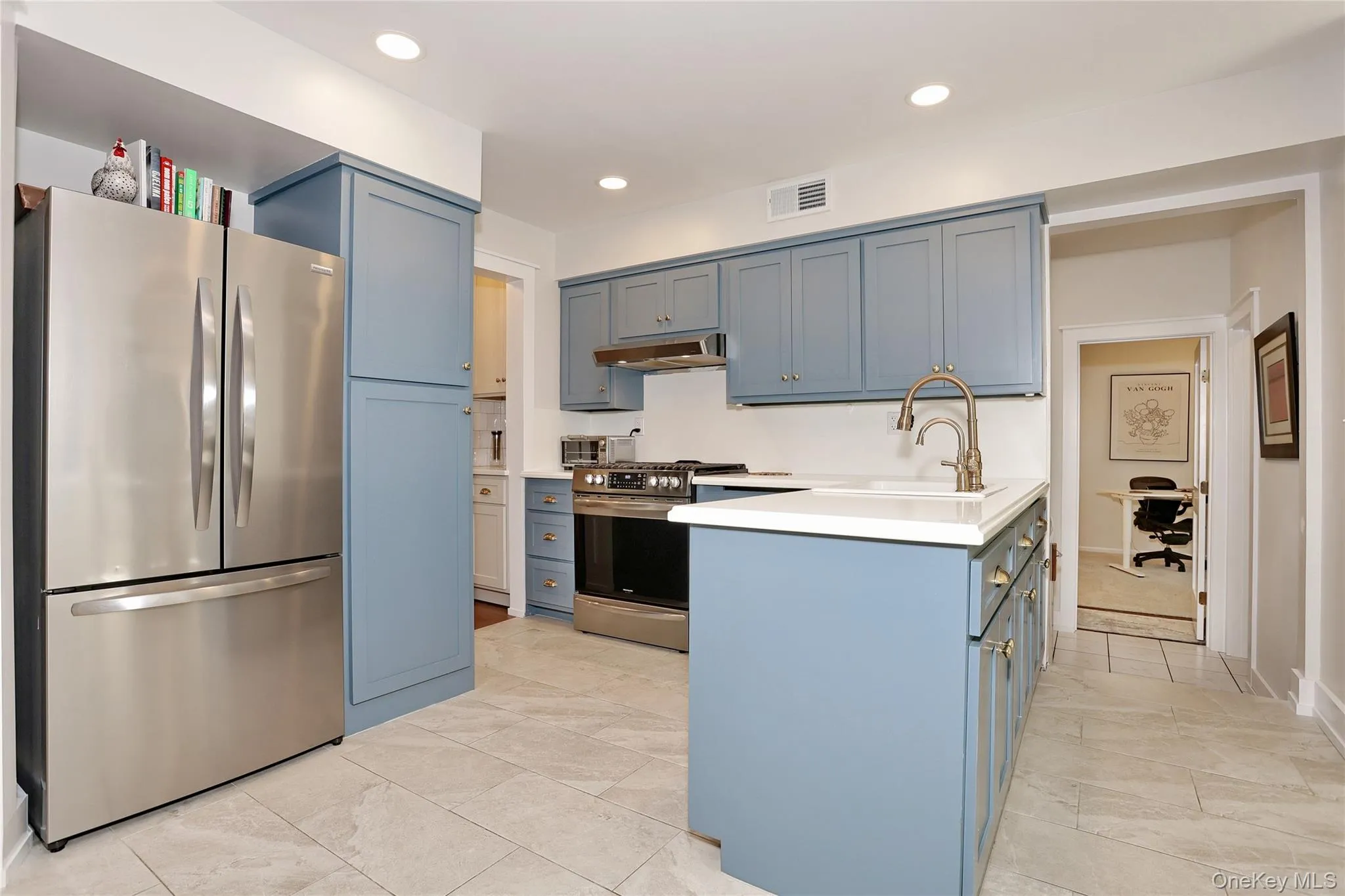 Spacious eat-in kitchen with stainless steel appliances and classic cabinetry. Spacious eat-in kitchen with stainless steel appliances and classic cabinetry.