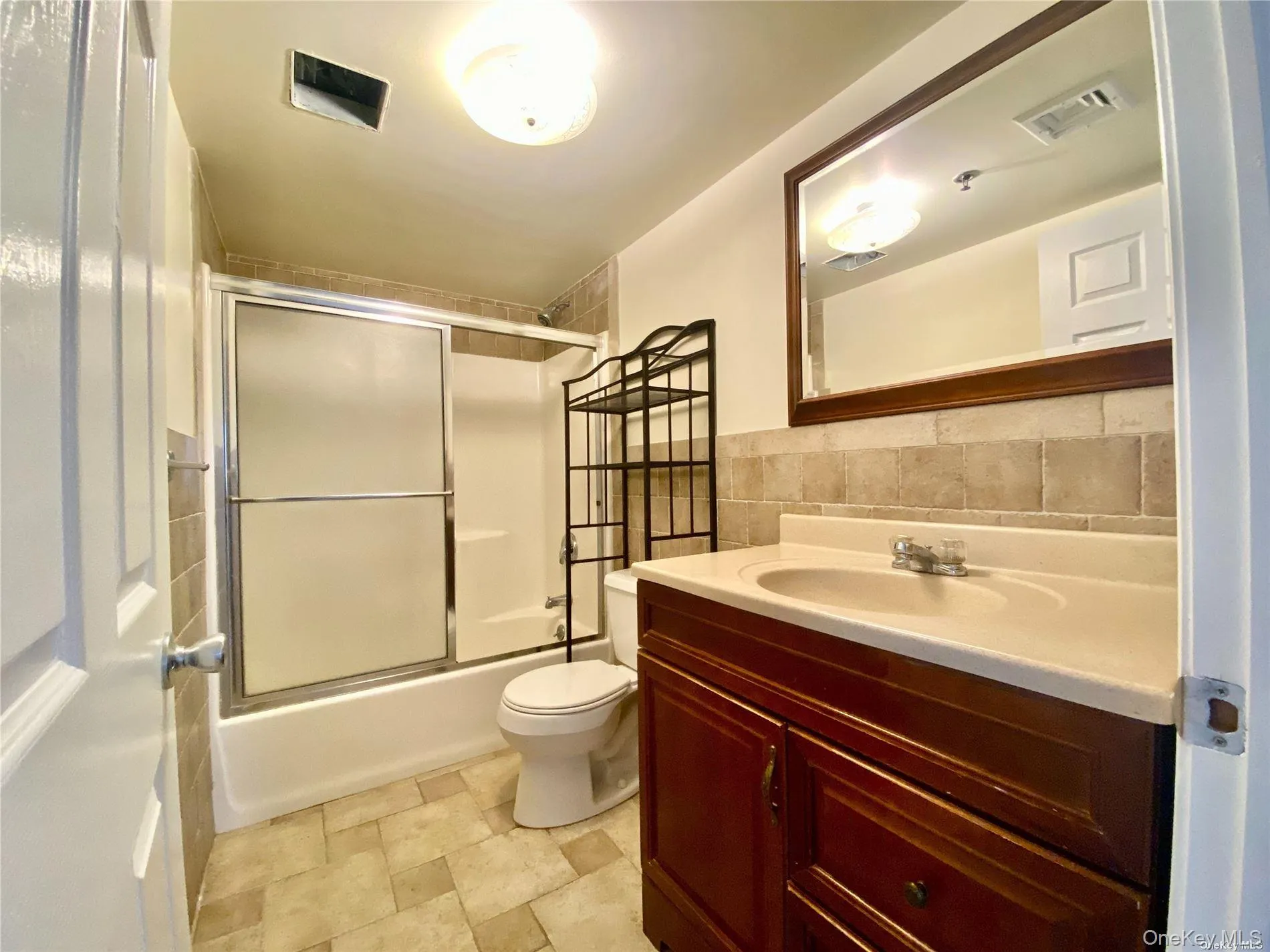 259 Glen Cove Avenue, Oyster Bay, NY, 2 Bedrooms Bedrooms, 4 Rooms Rooms,1 BathroomBathrooms,Residential Lease,For Rent,Glen Cove,0,1028473 259 Glen Cove Avenue, Oyster Bay, NY, 2 Bedrooms Bedrooms, 4 Rooms Rooms,1 BathroomBathrooms,Residential Lease,For Rent,Glen Cove,0,1028473