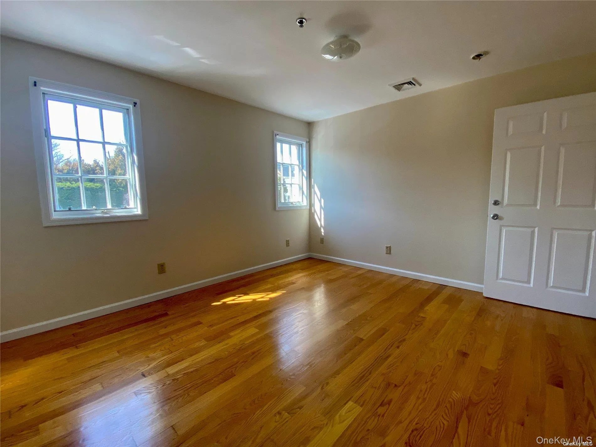 259 Glen Cove Avenue, Oyster Bay, NY, 2 Bedrooms Bedrooms, 4 Rooms Rooms,1 BathroomBathrooms,Residential Lease,For Rent,Glen Cove,0,1028473 259 Glen Cove Avenue, Oyster Bay, NY, 2 Bedrooms Bedrooms, 4 Rooms Rooms,1 BathroomBathrooms,Residential Lease,For Rent,Glen Cove,0,1028473