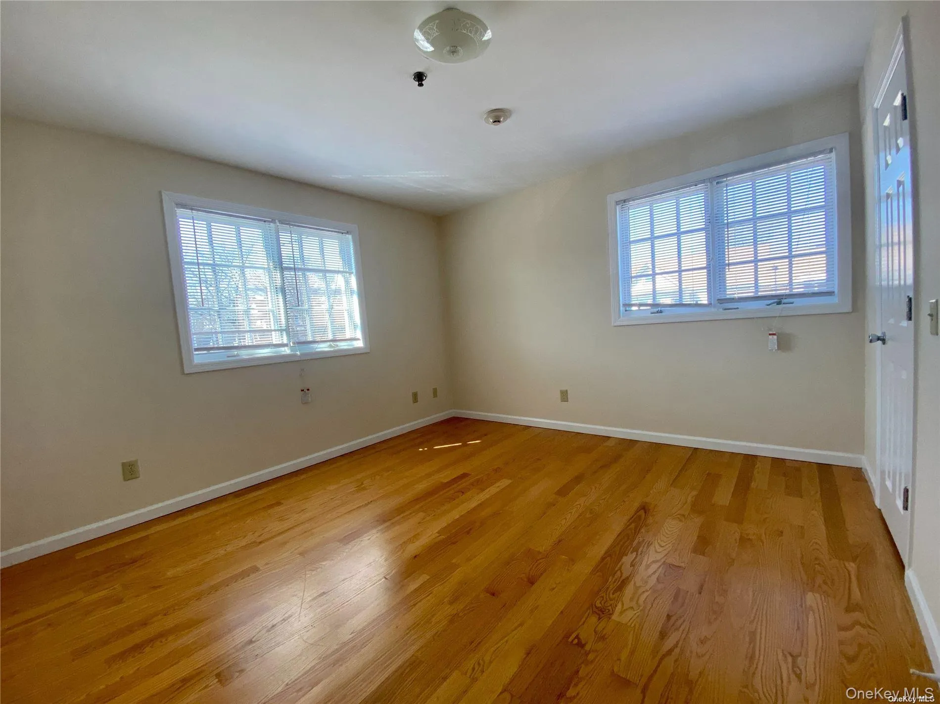 259 Glen Cove Avenue, Oyster Bay, NY, 2 Bedrooms Bedrooms, 4 Rooms Rooms,1 BathroomBathrooms,Residential Lease,For Rent,Glen Cove,0,1028473 259 Glen Cove Avenue, Oyster Bay, NY, 2 Bedrooms Bedrooms, 4 Rooms Rooms,1 BathroomBathrooms,Residential Lease,For Rent,Glen Cove,0,1028473
