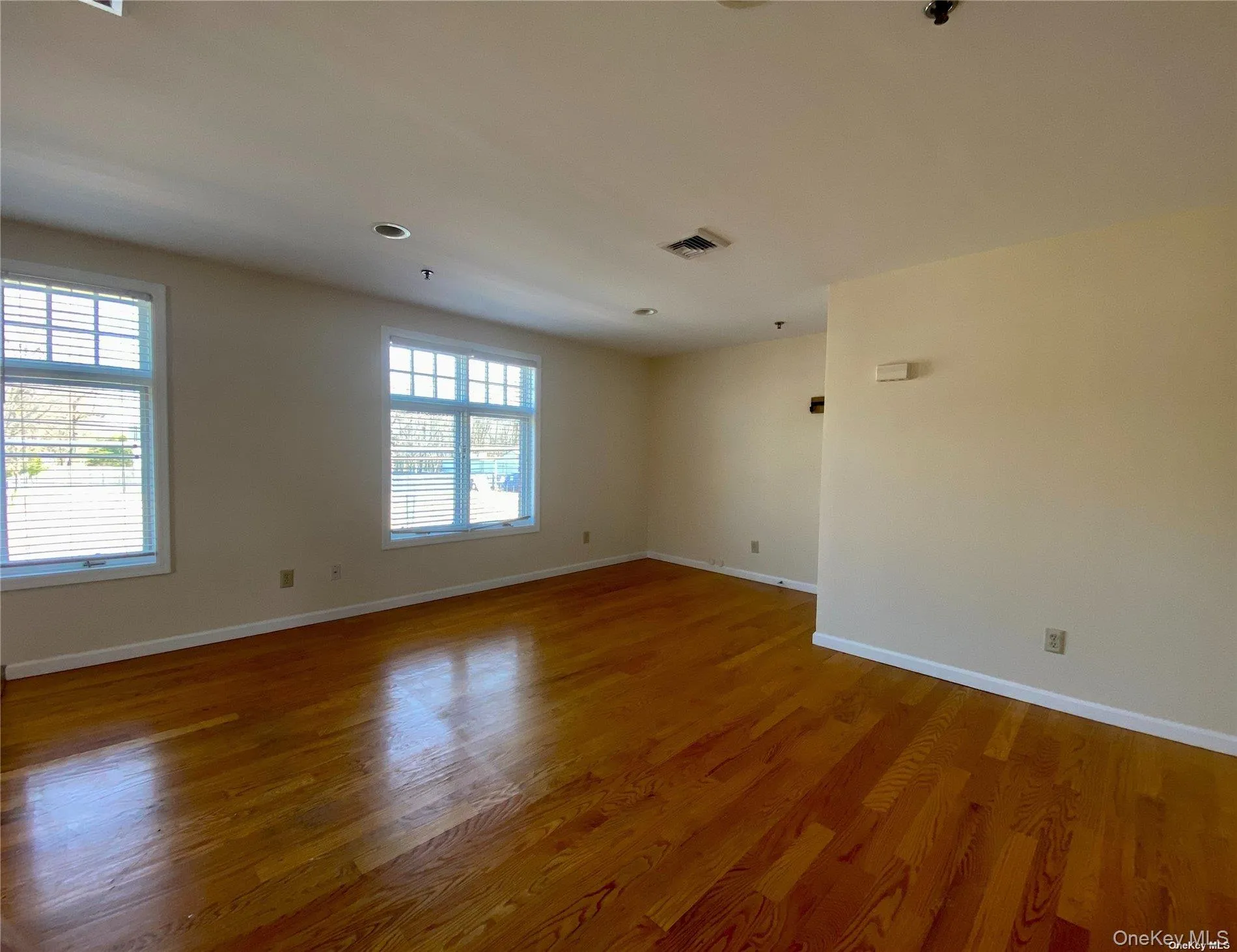 259 Glen Cove Avenue, Oyster Bay, NY, 2 Bedrooms Bedrooms, 4 Rooms Rooms,1 BathroomBathrooms,Residential Lease,For Rent,Glen Cove,0,1028473 259 Glen Cove Avenue, Oyster Bay, NY, 2 Bedrooms Bedrooms, 4 Rooms Rooms,1 BathroomBathrooms,Residential Lease,For Rent,Glen Cove,0,1028473