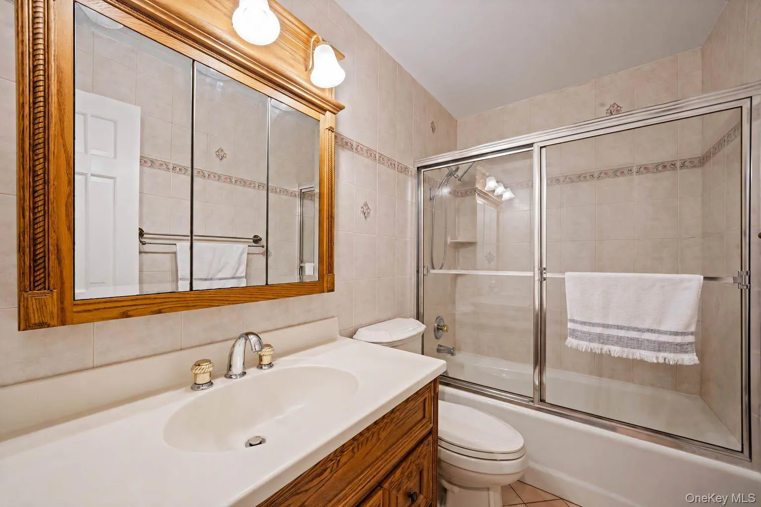 1A Richard Place, Brookhaven, NY, 3 Bedrooms Bedrooms, 8 Rooms Rooms,2 BathroomsBathrooms,Residential,For Rent,Richard,0,1028494 1A Richard Place, Brookhaven, NY, 3 Bedrooms Bedrooms, 8 Rooms Rooms,2 BathroomsBathrooms,Residential,For Rent,Richard,0,1028494