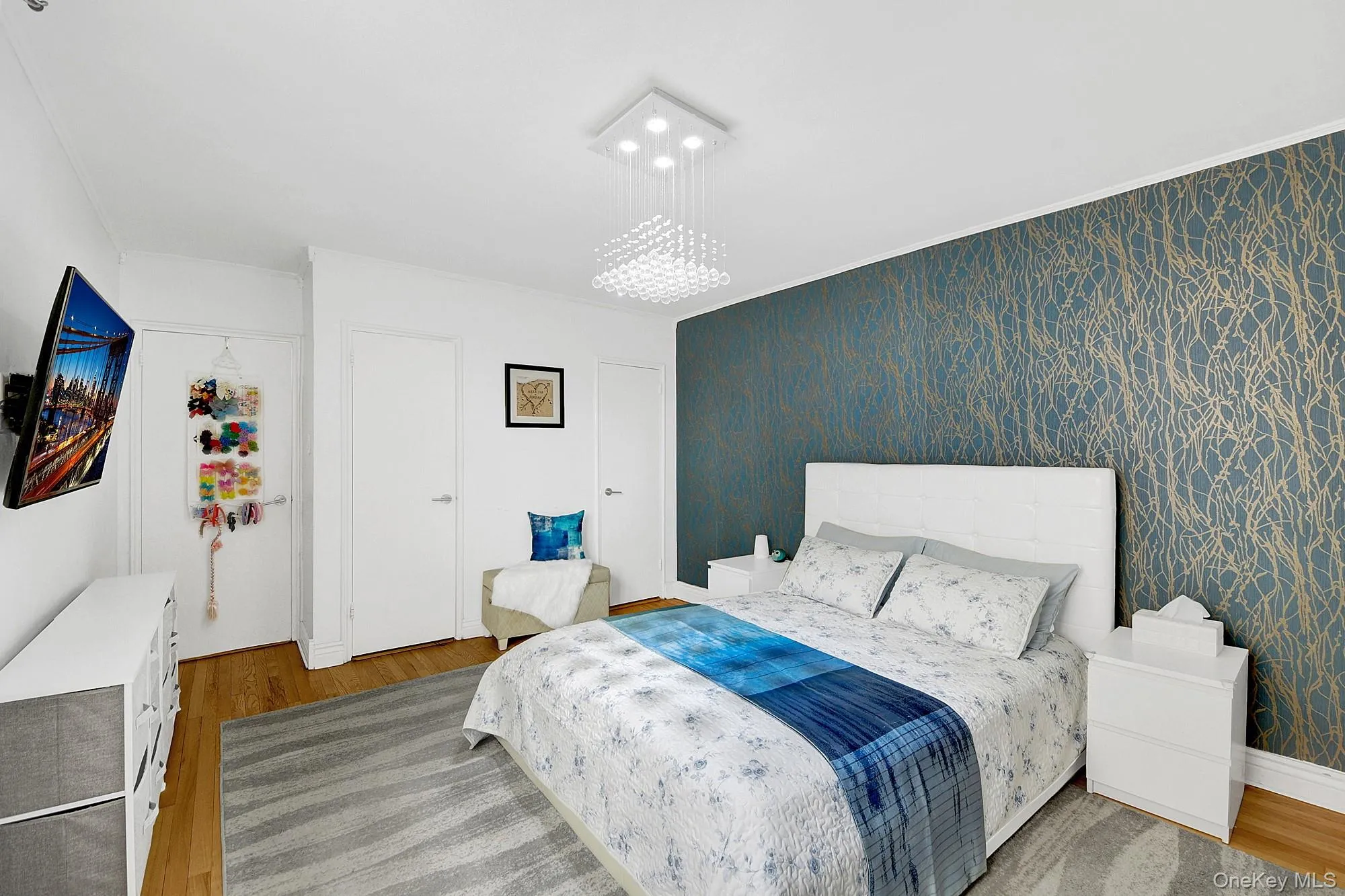Large bedroom with double windows, 2 closets and hardwood floors. Large bedroom with double windows, 2 closets and hardwood floors.