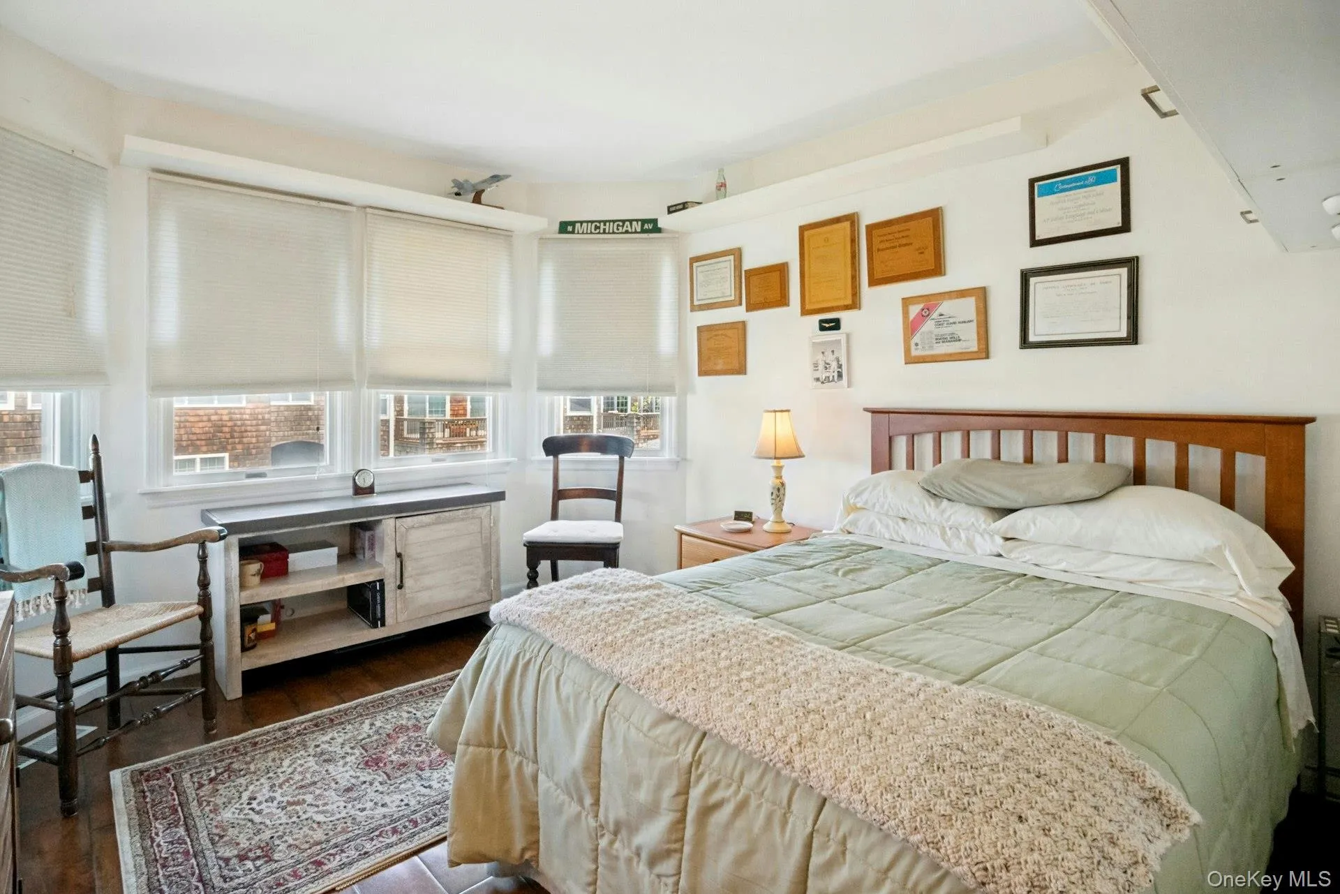 Second bedroom with plenty of light. Second bedroom with plenty of light.