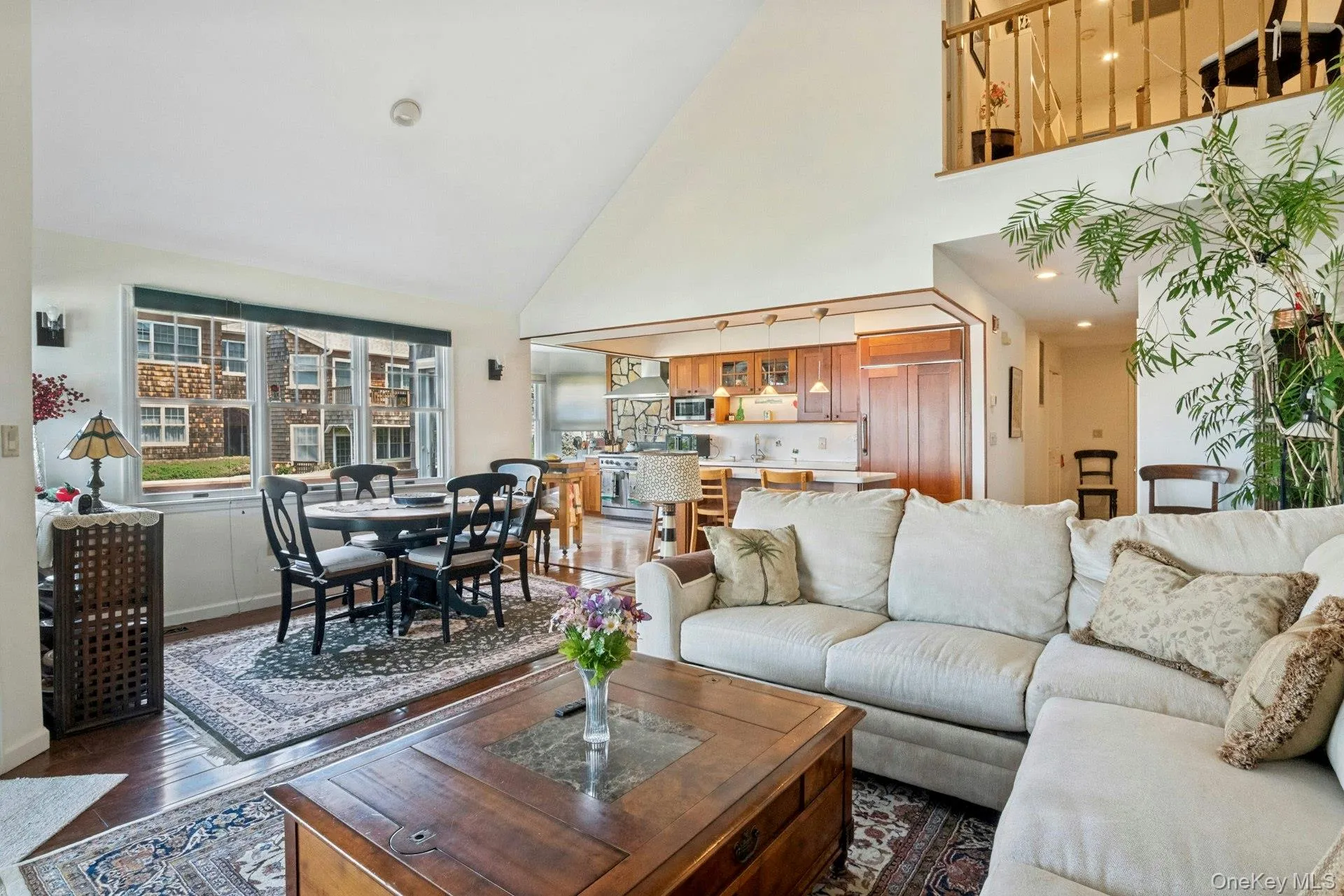 Open floor plan. Open floor plan.