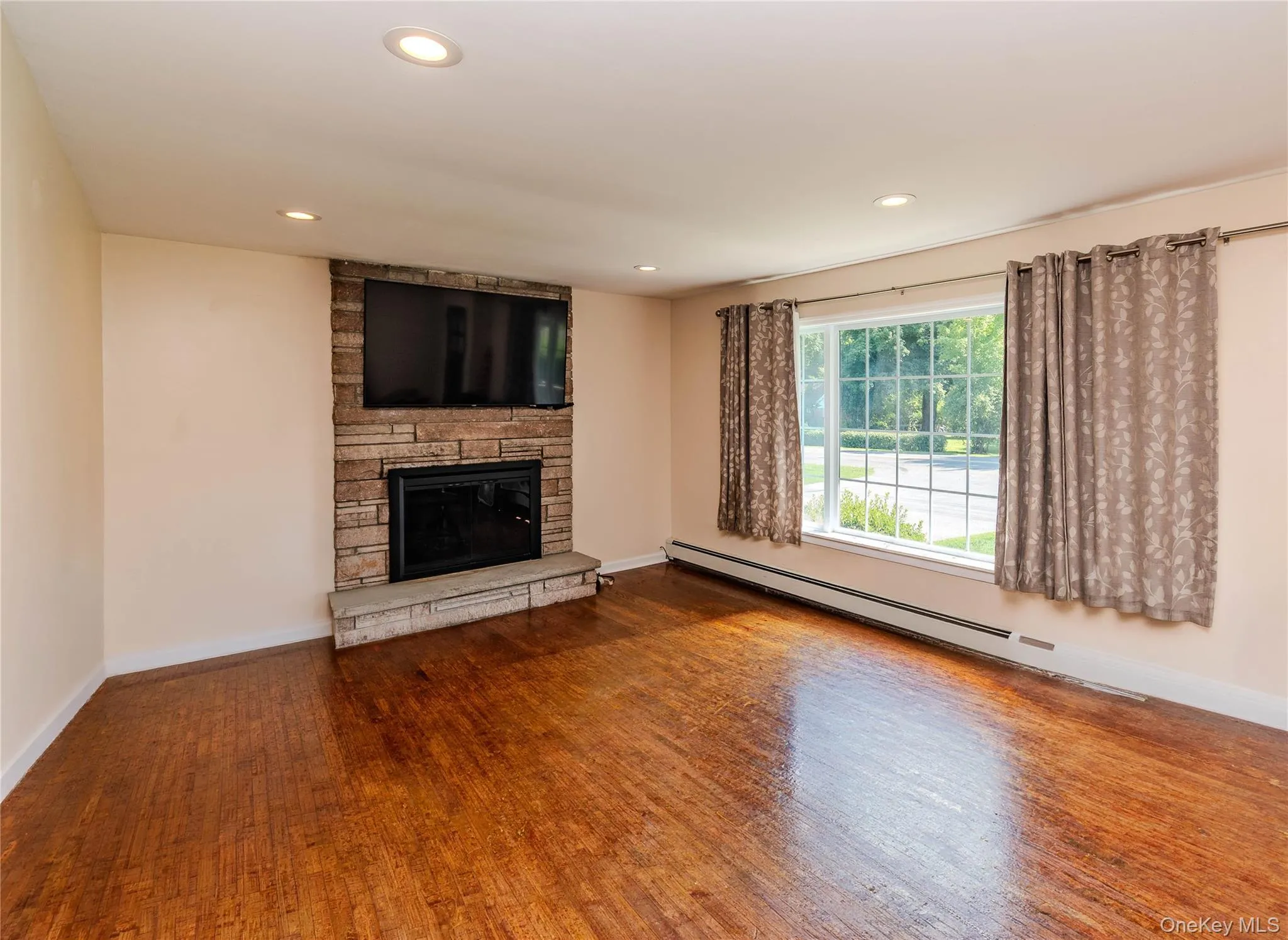 19 Closs Drive, Rhinebeck, NY, 3 Bedrooms Bedrooms, 7 Rooms Rooms,2 BathroomsBathrooms,Residential,For Rent,Closs,0,1028512 19 Closs Drive, Rhinebeck, NY, 3 Bedrooms Bedrooms, 7 Rooms Rooms,2 BathroomsBathrooms,Residential,For Rent,Closs,0,1028512