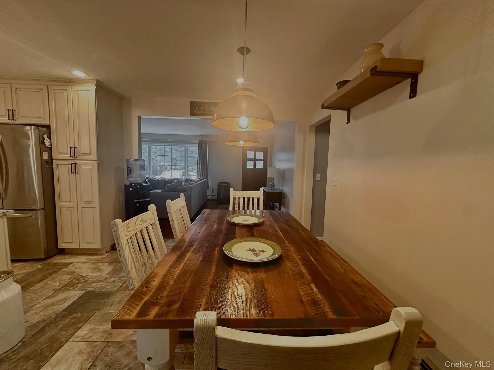 Dining area opens up to kitchen & living room. Dining area opens up to kitchen & living room.