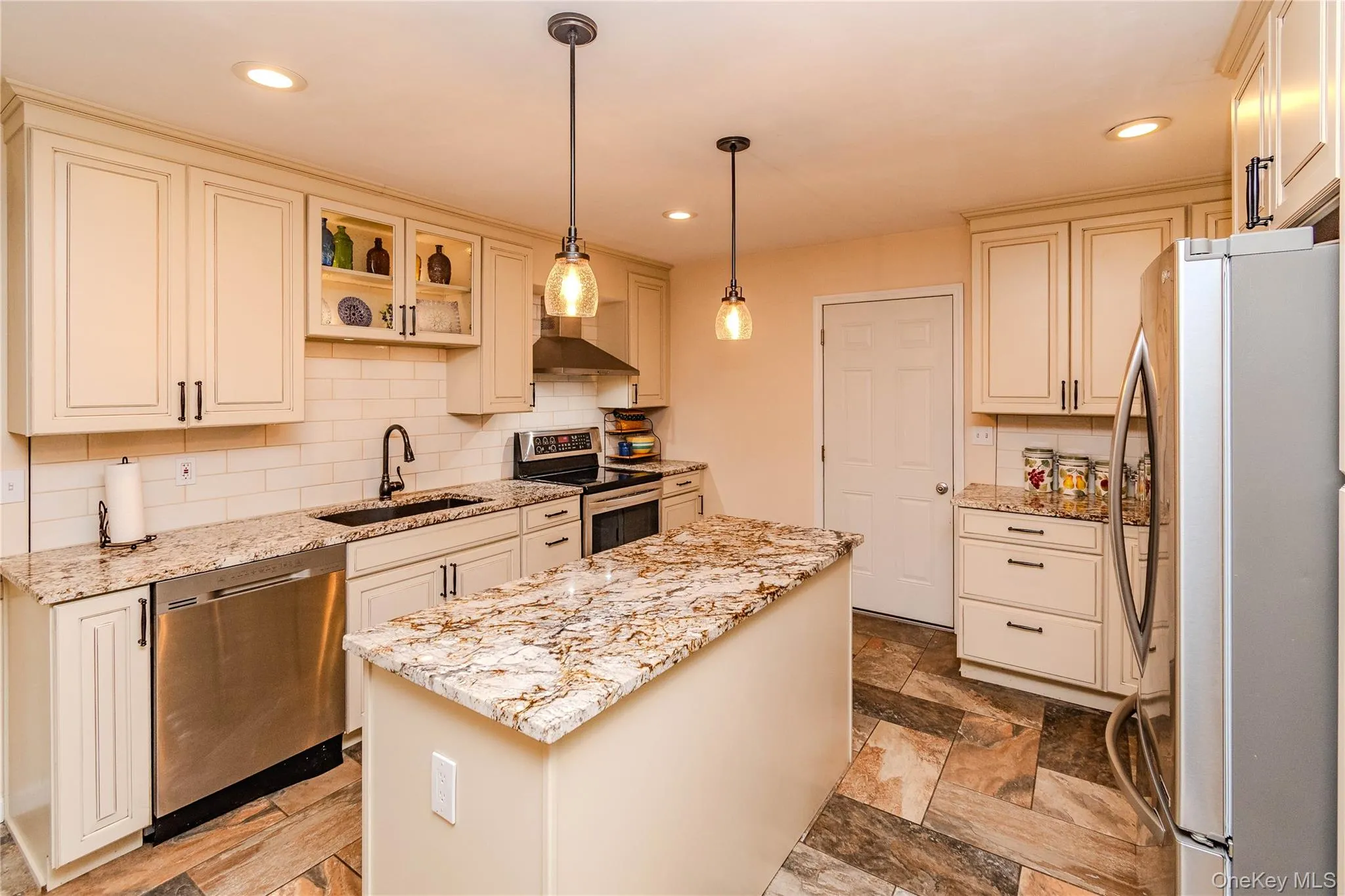 19 Closs Drive, Rhinebeck, NY, 3 Bedrooms Bedrooms, 7 Rooms Rooms,2 BathroomsBathrooms,Residential,For Rent,Closs,0,1028512 19 Closs Drive, Rhinebeck, NY, 3 Bedrooms Bedrooms, 7 Rooms Rooms,2 BathroomsBathrooms,Residential,For Rent,Closs,0,1028512