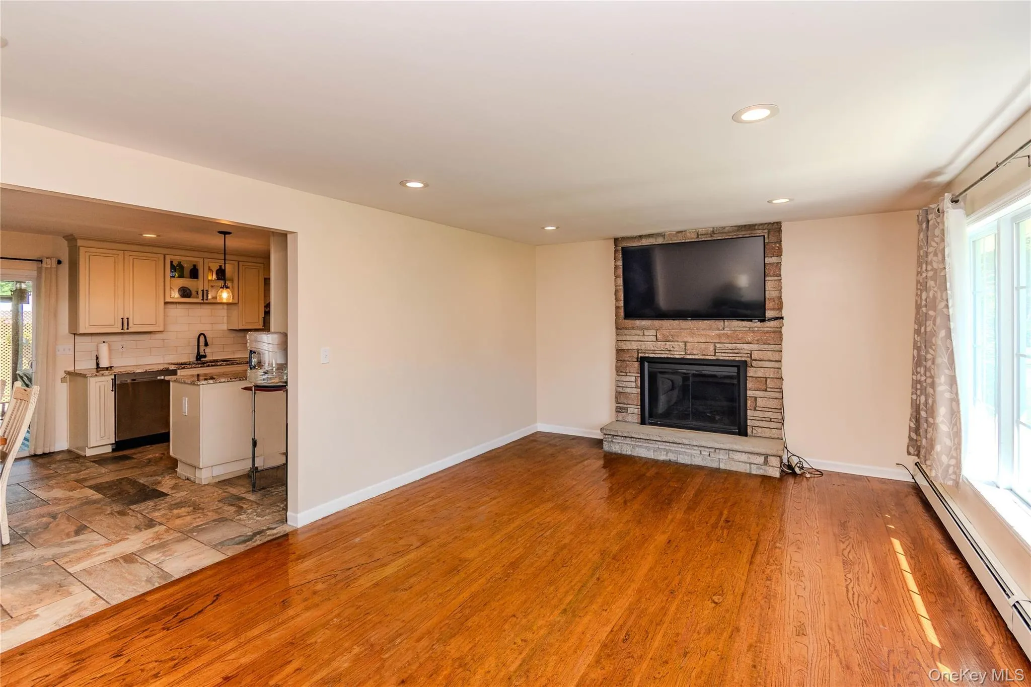 19 Closs Drive, Rhinebeck, NY, 3 Bedrooms Bedrooms, 7 Rooms Rooms,2 BathroomsBathrooms,Residential,For Rent,Closs,0,1028512 19 Closs Drive, Rhinebeck, NY, 3 Bedrooms Bedrooms, 7 Rooms Rooms,2 BathroomsBathrooms,Residential,For Rent,Closs,0,1028512