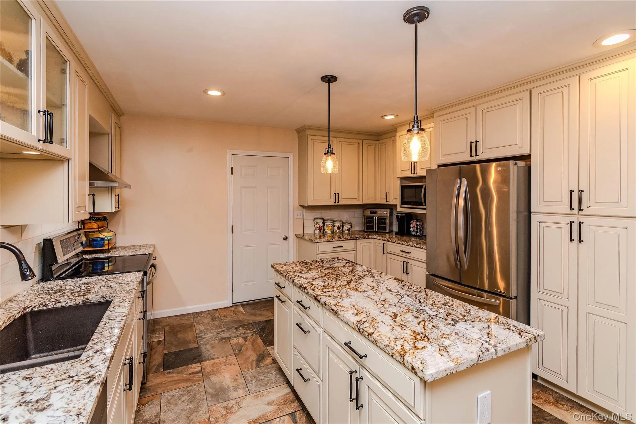 19 Closs Drive, Rhinebeck, NY, 3 Bedrooms Bedrooms, 7 Rooms Rooms,2 BathroomsBathrooms,Residential,For Rent,Closs,0,1028512 19 Closs Drive, Rhinebeck, NY, 3 Bedrooms Bedrooms, 7 Rooms Rooms,2 BathroomsBathrooms,Residential,For Rent,Closs,0,1028512