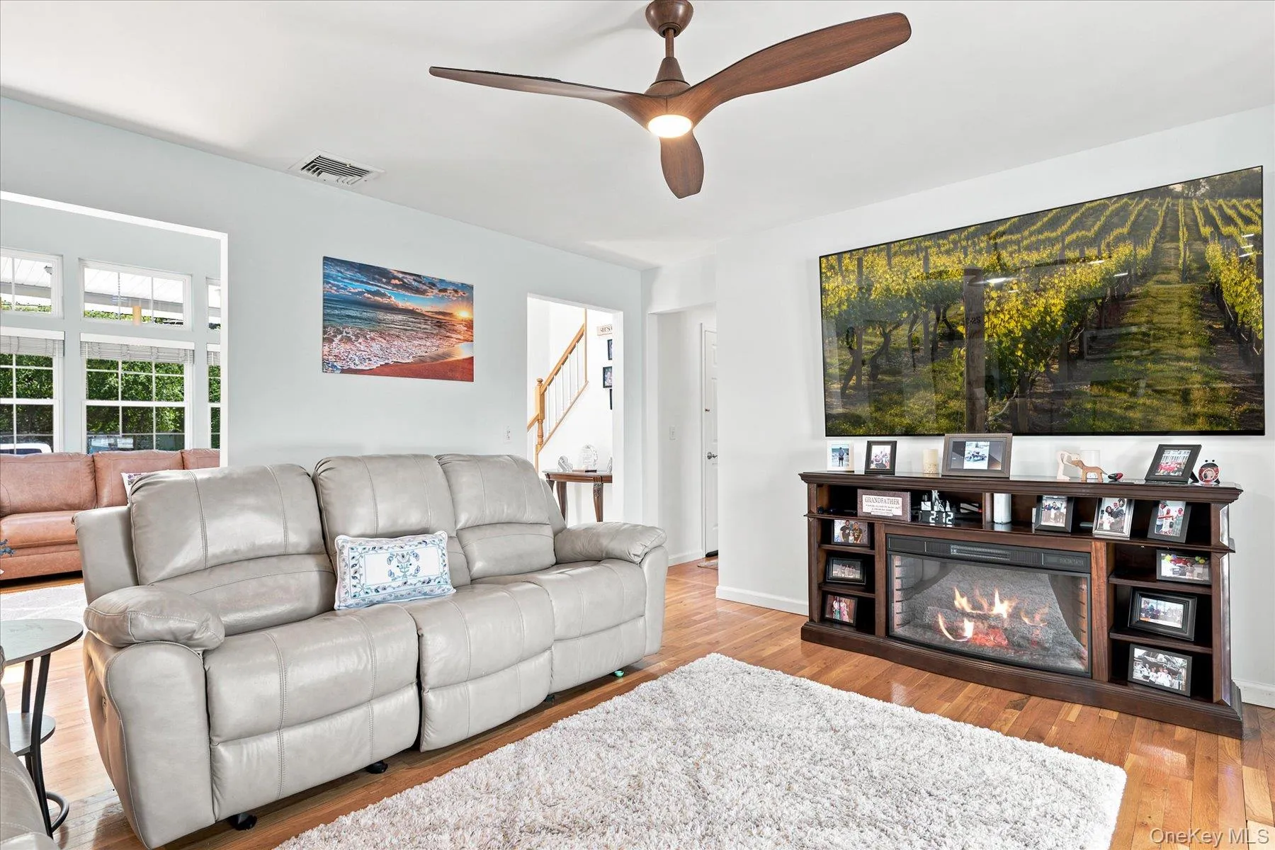 Gleaming hardwood floors Gleaming hardwood floors