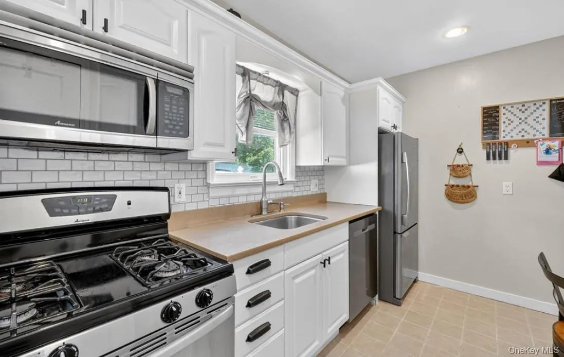 Galley style with plenty of space Galley style with plenty of space