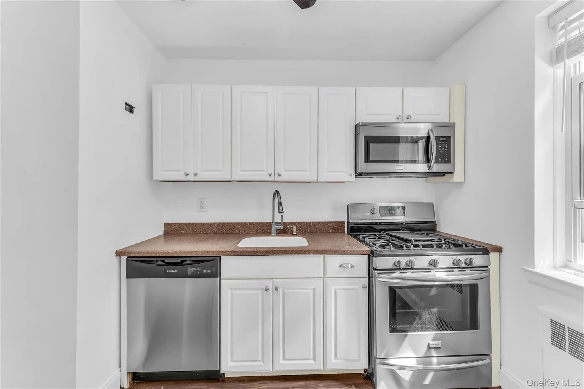 36 Cathedral Avenue, Hempstead, NY, 2 Bedrooms Bedrooms, 4 Rooms Rooms,1 BathroomBathrooms,Residential,For Rent,Cathedral,0,1028525 36 Cathedral Avenue, Hempstead, NY, 2 Bedrooms Bedrooms, 4 Rooms Rooms,1 BathroomBathrooms,Residential,For Rent,Cathedral,0,1028525