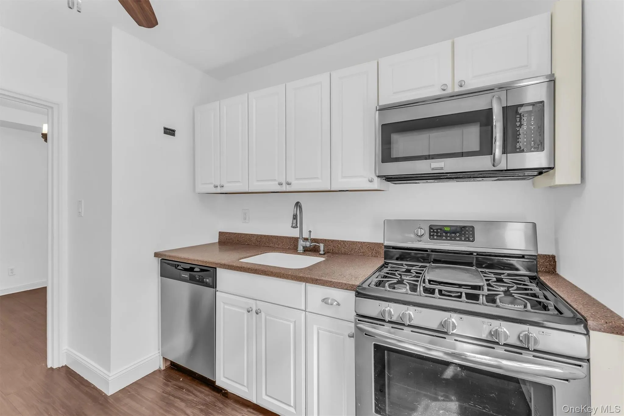 36 Cathedral Avenue, Hempstead, NY, 2 Bedrooms Bedrooms, 4 Rooms Rooms,1 BathroomBathrooms,Residential,For Rent,Cathedral,0,1028525 36 Cathedral Avenue, Hempstead, NY, 2 Bedrooms Bedrooms, 4 Rooms Rooms,1 BathroomBathrooms,Residential,For Rent,Cathedral,0,1028525