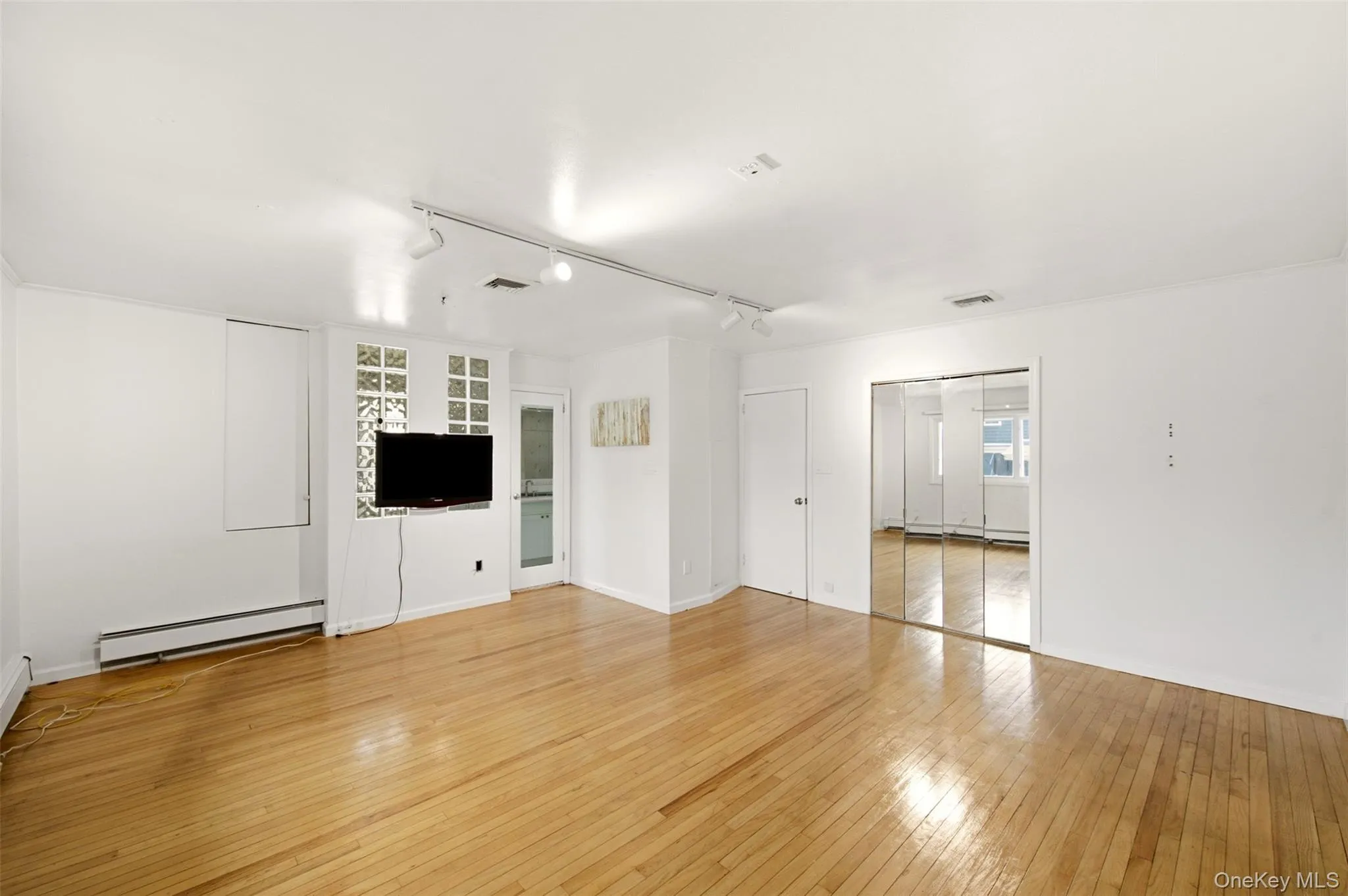 160 Clearmeadow Drive, Hempstead, NY, 4 Bedrooms Bedrooms, 7 Rooms Rooms,2 BathroomsBathrooms,Residential,For Rent,Clearmeadow,0,1028531 160 Clearmeadow Drive, Hempstead, NY, 4 Bedrooms Bedrooms, 7 Rooms Rooms,2 BathroomsBathrooms,Residential,For Rent,Clearmeadow,0,1028531