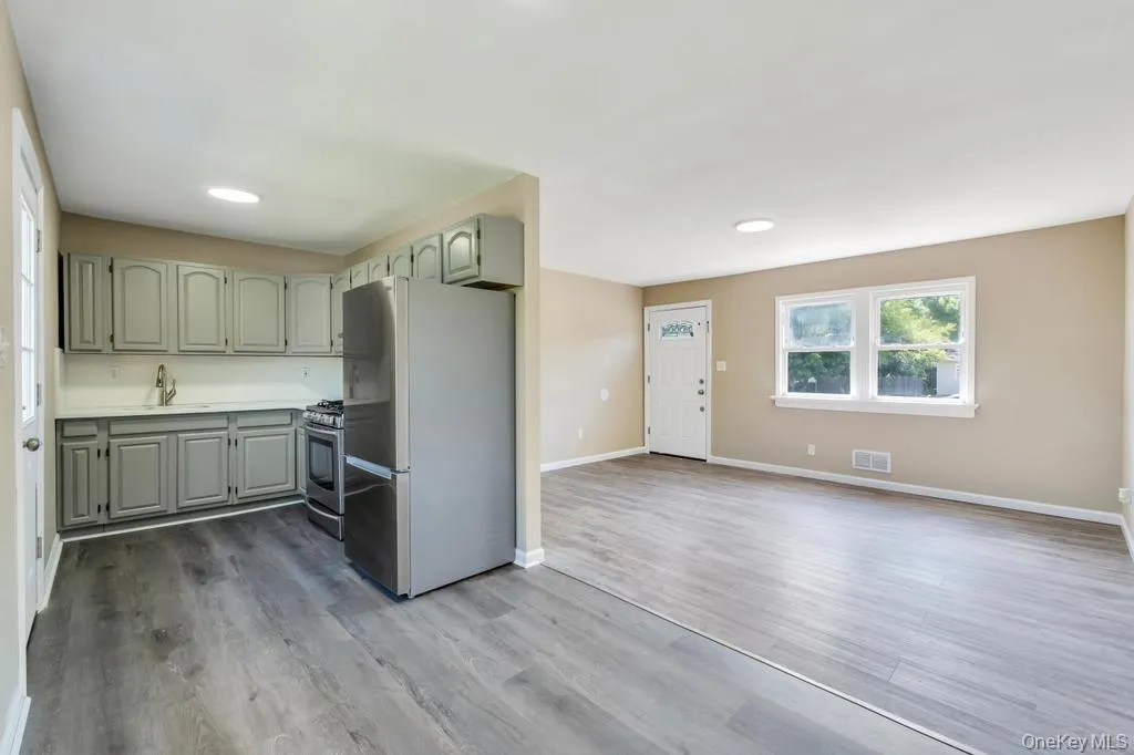 941 Provost Avenue, Brookhaven, NY, 3 Bedrooms Bedrooms, 5 Rooms Rooms,1 BathroomBathrooms,Residential,For Rent,Provost,0,1028556 941 Provost Avenue, Brookhaven, NY, 3 Bedrooms Bedrooms, 5 Rooms Rooms,1 BathroomBathrooms,Residential,For Rent,Provost,0,1028556