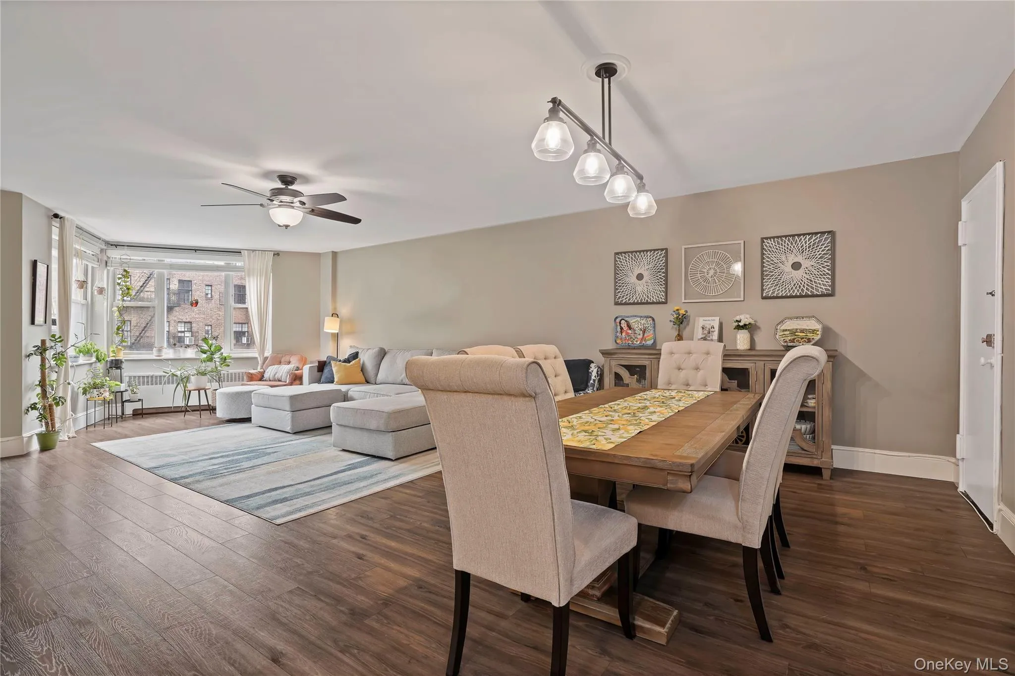 Oversize Dining & Living Rooms Oversize Dining & Living Rooms