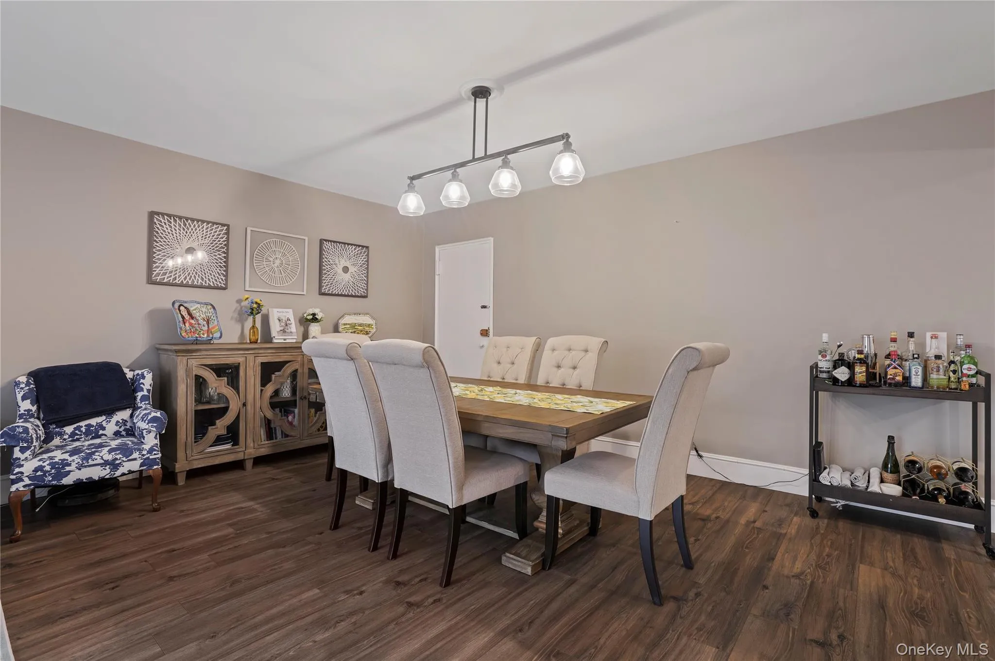 It's Easy To Host Gatherings In This Awesome Space! It's Easy To Host Gatherings In This Awesome Space!