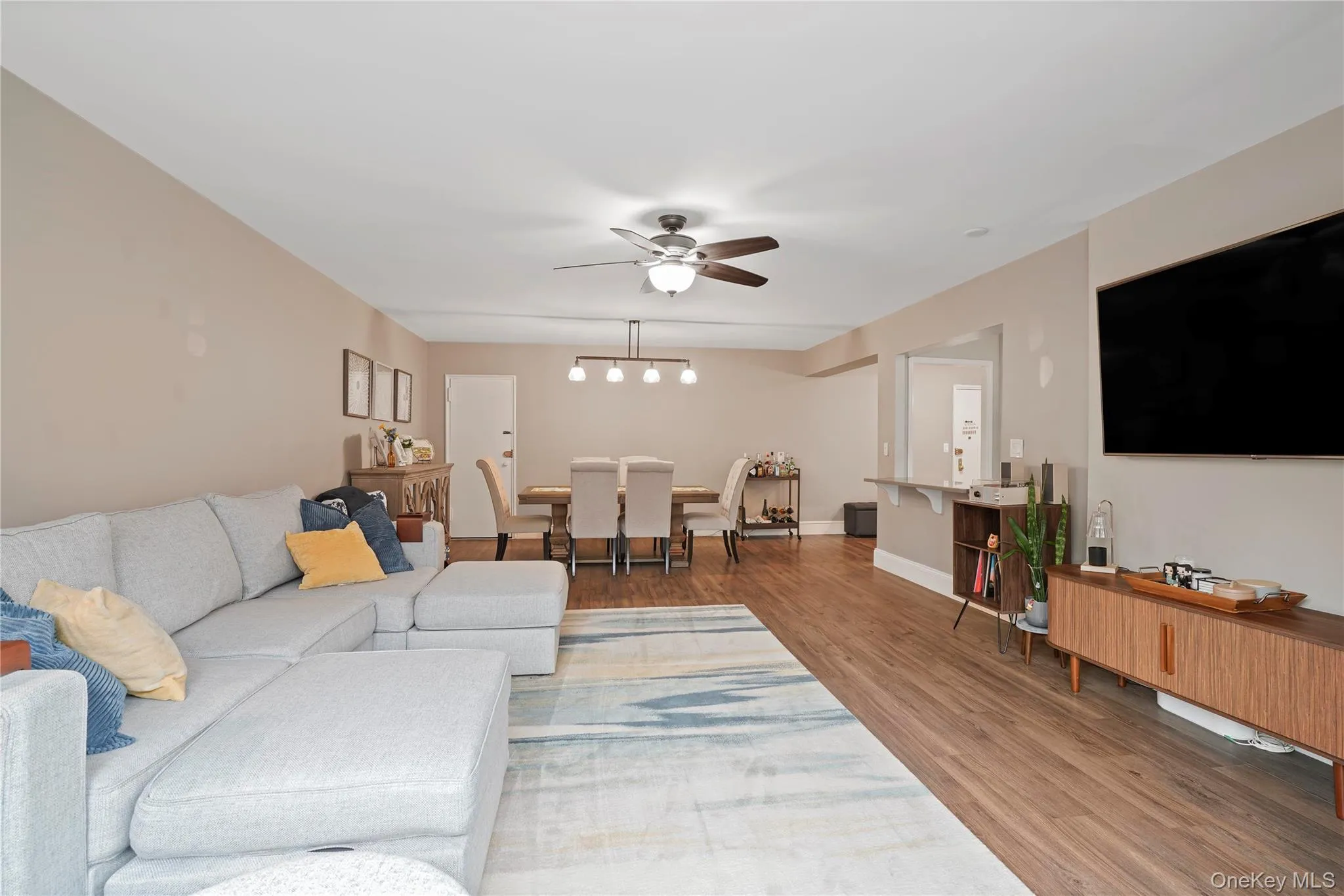 Enjoy This Open Layout! Enjoy This Open Layout!