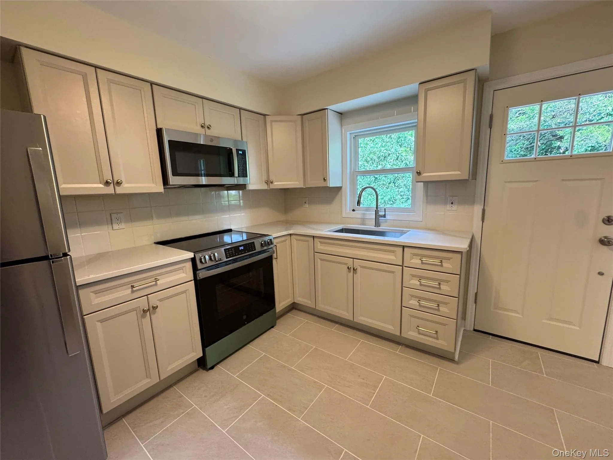 1 Towne Court, Huntington, NY, 2 Bedrooms Bedrooms, 5 Rooms Rooms,1 BathroomBathrooms,Residential Lease,For Rent,Towne,0,1028572 1 Towne Court, Huntington, NY, 2 Bedrooms Bedrooms, 5 Rooms Rooms,1 BathroomBathrooms,Residential Lease,For Rent,Towne,0,1028572