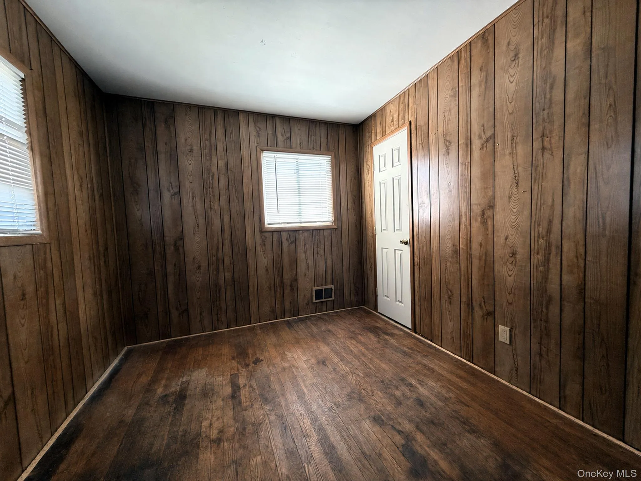 1020 Niagara Avenue, Babylon, NY, 3 Bedrooms Bedrooms, 7 Rooms Rooms,1 BathroomBathrooms,Residential,For Rent,Niagara,0,1028576 1020 Niagara Avenue, Babylon, NY, 3 Bedrooms Bedrooms, 7 Rooms Rooms,1 BathroomBathrooms,Residential,For Rent,Niagara,0,1028576