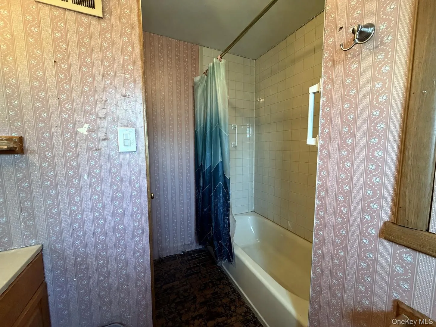 1020 Niagara Avenue, Babylon, NY, 3 Bedrooms Bedrooms, 7 Rooms Rooms,1 BathroomBathrooms,Residential,For Rent,Niagara,0,1028576 1020 Niagara Avenue, Babylon, NY, 3 Bedrooms Bedrooms, 7 Rooms Rooms,1 BathroomBathrooms,Residential,For Rent,Niagara,0,1028576