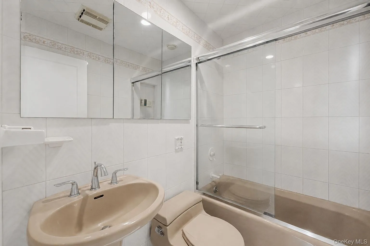 1602 Imperial Avenue, Hempstead, NY, 3 Bedrooms Bedrooms, 6 Rooms Rooms,2 BathroomsBathrooms,Residential,For Rent,Imperial,0,1028581 1602 Imperial Avenue, Hempstead, NY, 3 Bedrooms Bedrooms, 6 Rooms Rooms,2 BathroomsBathrooms,Residential,For Rent,Imperial,0,1028581