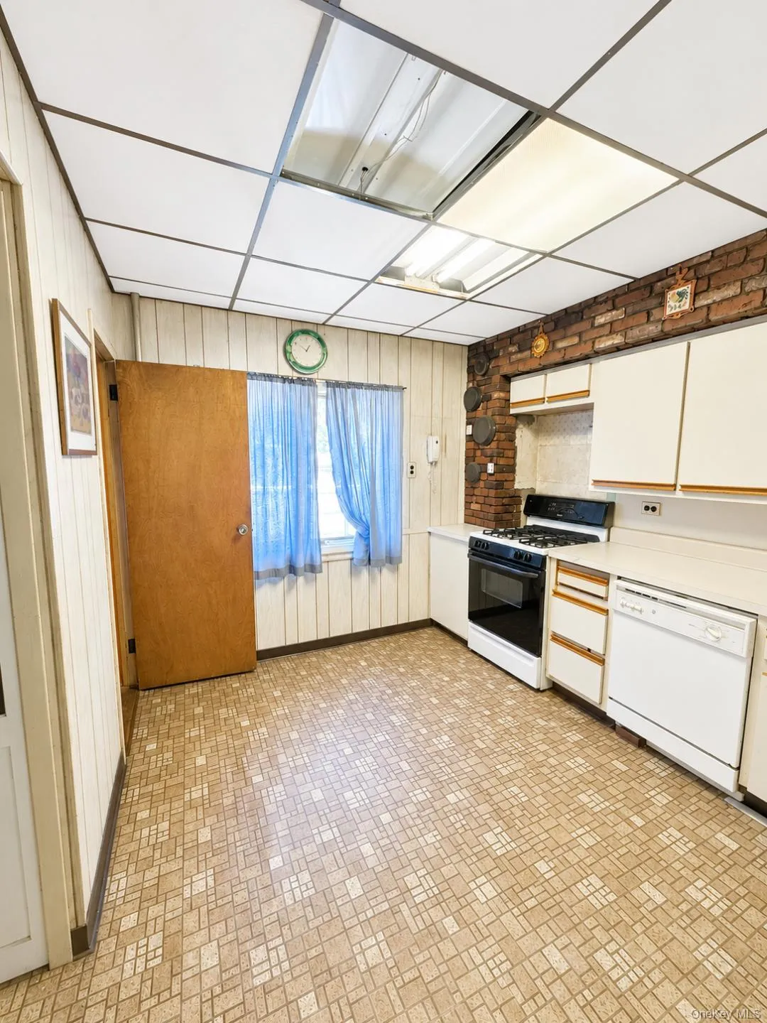 87-09 69th Avenue, New York, NY, 3 Bedrooms Bedrooms, 8 Rooms Rooms,2 BathroomsBathrooms,Residential,For Rent,69th,0,1028582 87-09 69th Avenue, New York, NY, 3 Bedrooms Bedrooms, 8 Rooms Rooms,2 BathroomsBathrooms,Residential,For Rent,69th,0,1028582