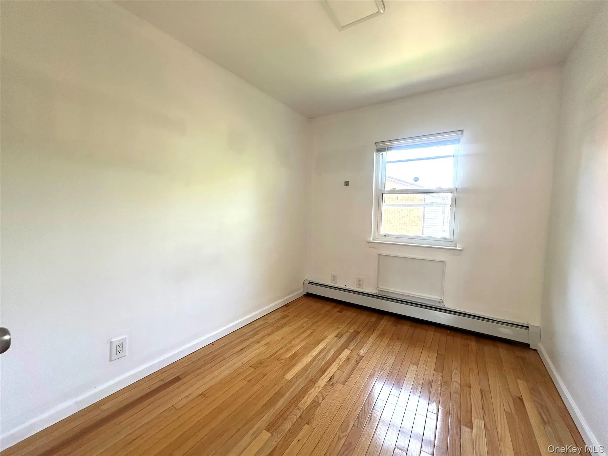 120-25 Ketch Court, New York, NY, 3 Bedrooms Bedrooms, 7 Rooms Rooms,2 BathroomsBathrooms,Residential,For Rent,Ketch,0,1028587 120-25 Ketch Court, New York, NY, 3 Bedrooms Bedrooms, 7 Rooms Rooms,2 BathroomsBathrooms,Residential,For Rent,Ketch,0,1028587