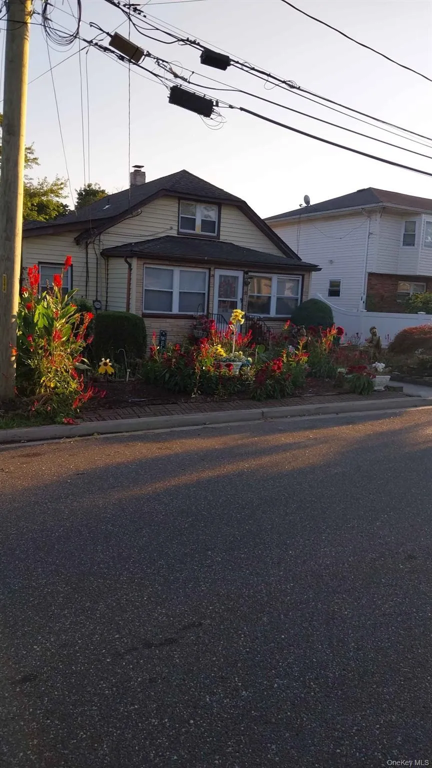628 Hill Street, Hempstead, NY, 3 Bedrooms Bedrooms, 8 Rooms Rooms,2 BathroomsBathrooms,Residential Lease,For Rent,Hill,0,1028593 628 Hill Street, Hempstead, NY, 3 Bedrooms Bedrooms, 8 Rooms Rooms,2 BathroomsBathrooms,Residential Lease,For Rent,Hill,0,1028593
