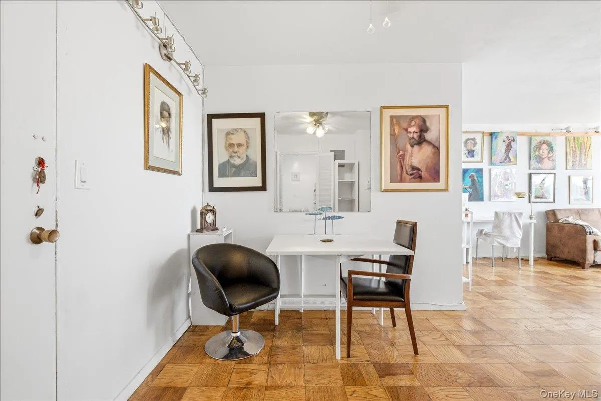 70-25 Yellowstone Boulevard, New York, NY, 3 Rooms Rooms,1 BathroomBathrooms,Residential,For Rent,Yellowstone,0,1028594 70-25 Yellowstone Boulevard, New York, NY, 3 Rooms Rooms,1 BathroomBathrooms,Residential,For Rent,Yellowstone,0,1028594