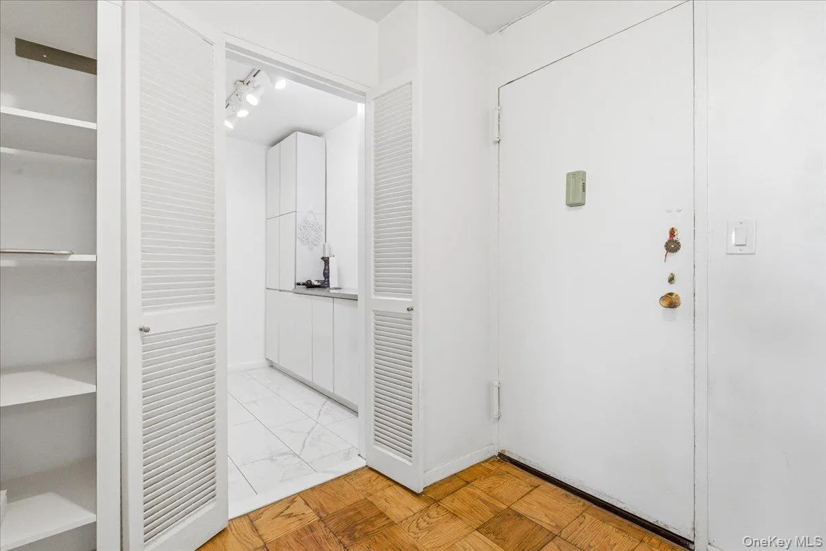 70-25 Yellowstone Boulevard, New York, NY, 3 Rooms Rooms,1 BathroomBathrooms,Residential,For Rent,Yellowstone,0,1028594 70-25 Yellowstone Boulevard, New York, NY, 3 Rooms Rooms,1 BathroomBathrooms,Residential,For Rent,Yellowstone,0,1028594