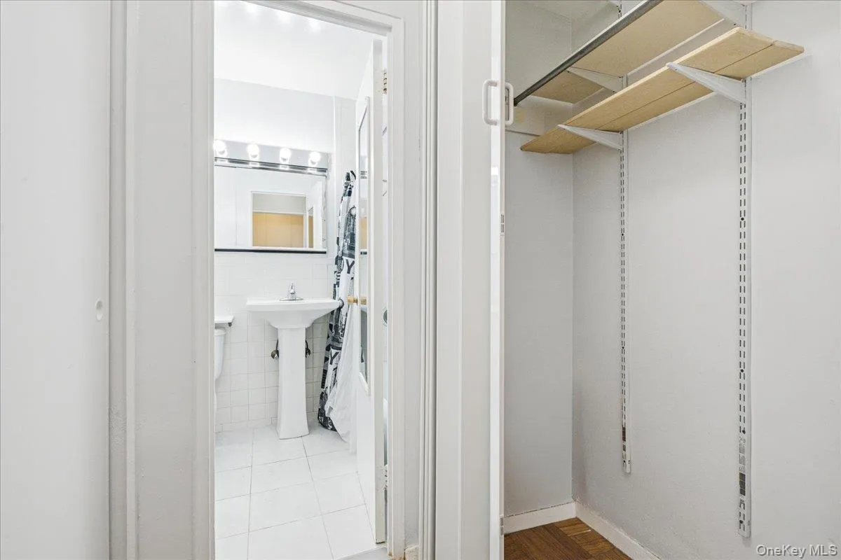 70-25 Yellowstone Boulevard, New York, NY, 2 Rooms Rooms,1 BathroomBathrooms,Residential,For Rent,Yellowstone,0,1028596 70-25 Yellowstone Boulevard, New York, NY, 2 Rooms Rooms,1 BathroomBathrooms,Residential,For Rent,Yellowstone,0,1028596