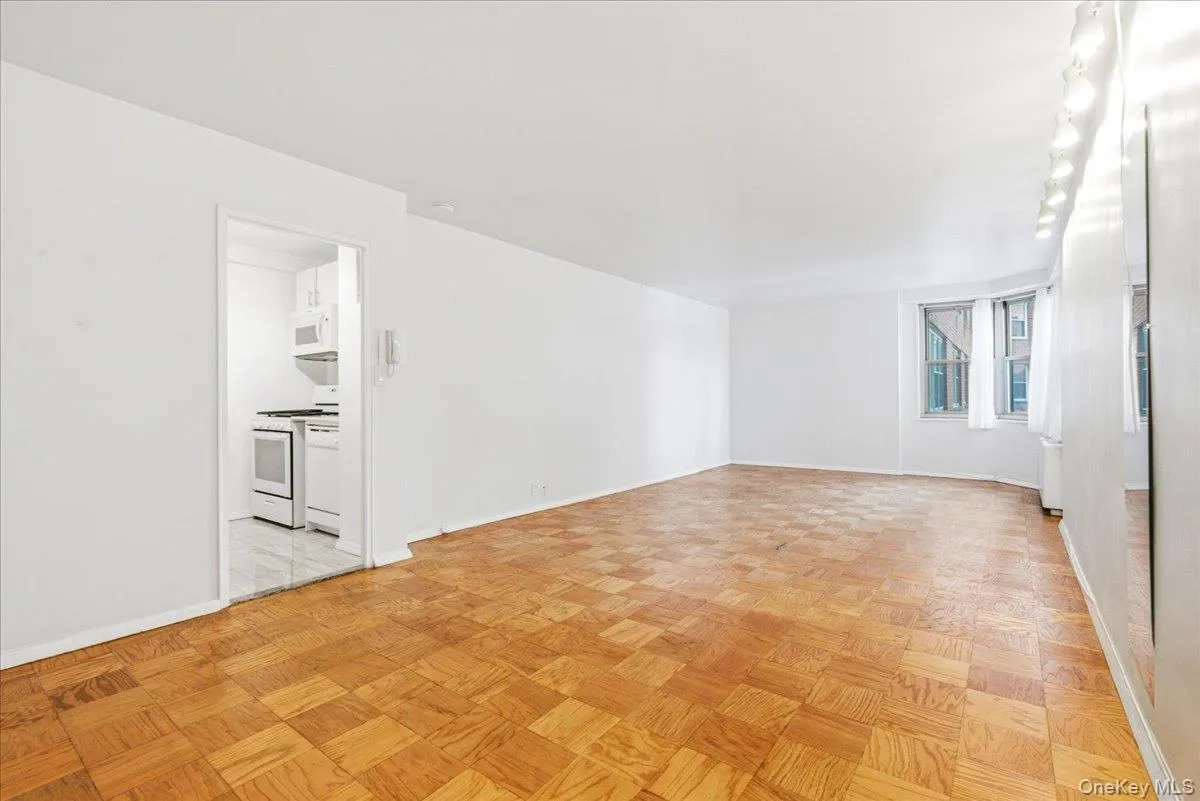 70-25 Yellowstone Boulevard, New York, NY, 2 Rooms Rooms,1 BathroomBathrooms,Residential,For Rent,Yellowstone,0,1028596 70-25 Yellowstone Boulevard, New York, NY, 2 Rooms Rooms,1 BathroomBathrooms,Residential,For Rent,Yellowstone,0,1028596