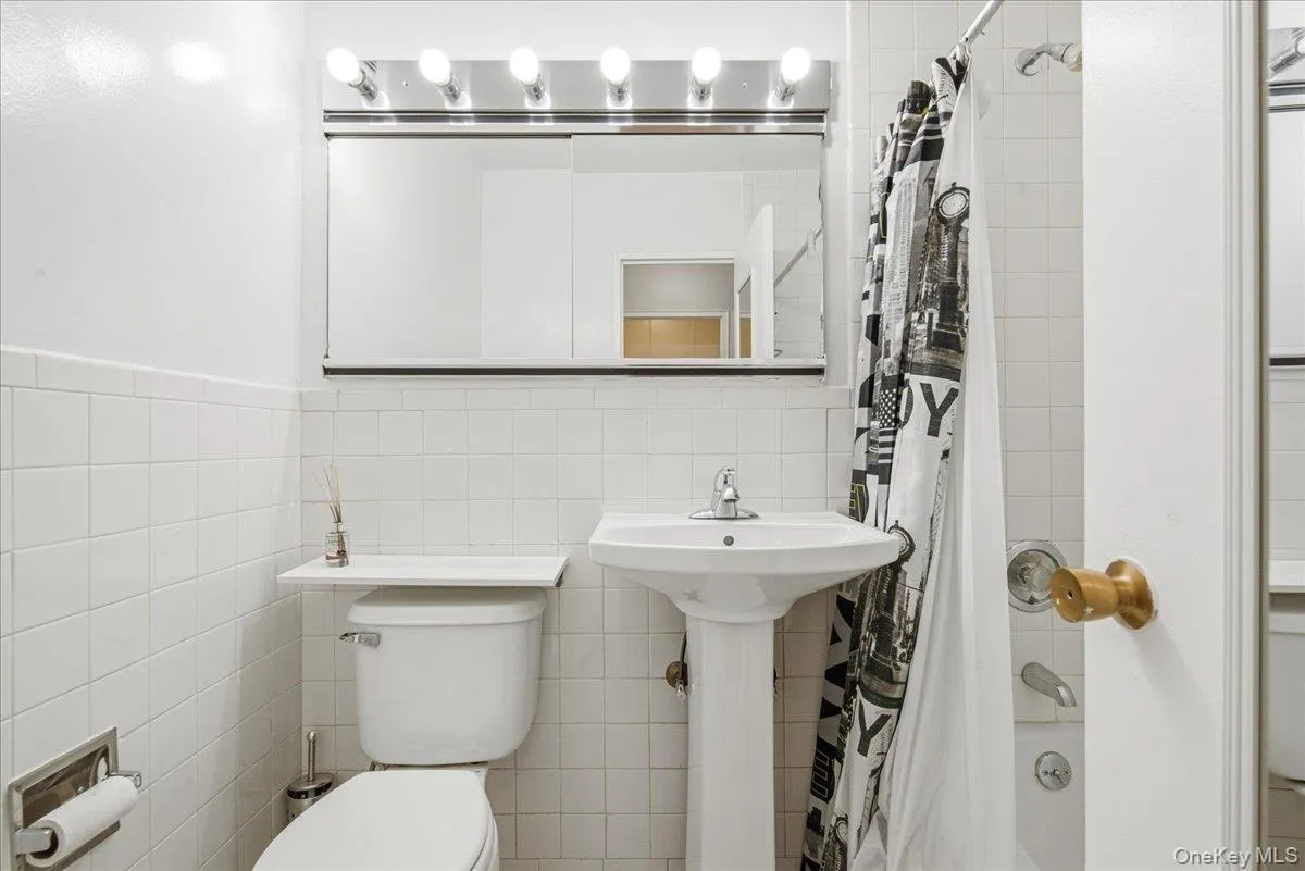 70-25 Yellowstone Boulevard, New York, NY, 2 Rooms Rooms,1 BathroomBathrooms,Residential,For Rent,Yellowstone,0,1028596 70-25 Yellowstone Boulevard, New York, NY, 2 Rooms Rooms,1 BathroomBathrooms,Residential,For Rent,Yellowstone,0,1028596