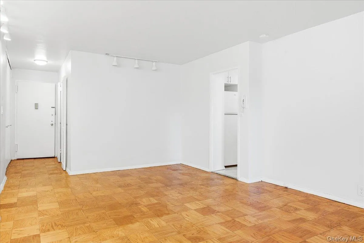 70-25 Yellowstone Boulevard, New York, NY, 2 Rooms Rooms,1 BathroomBathrooms,Residential,For Rent,Yellowstone,0,1028596 70-25 Yellowstone Boulevard, New York, NY, 2 Rooms Rooms,1 BathroomBathrooms,Residential,For Rent,Yellowstone,0,1028596