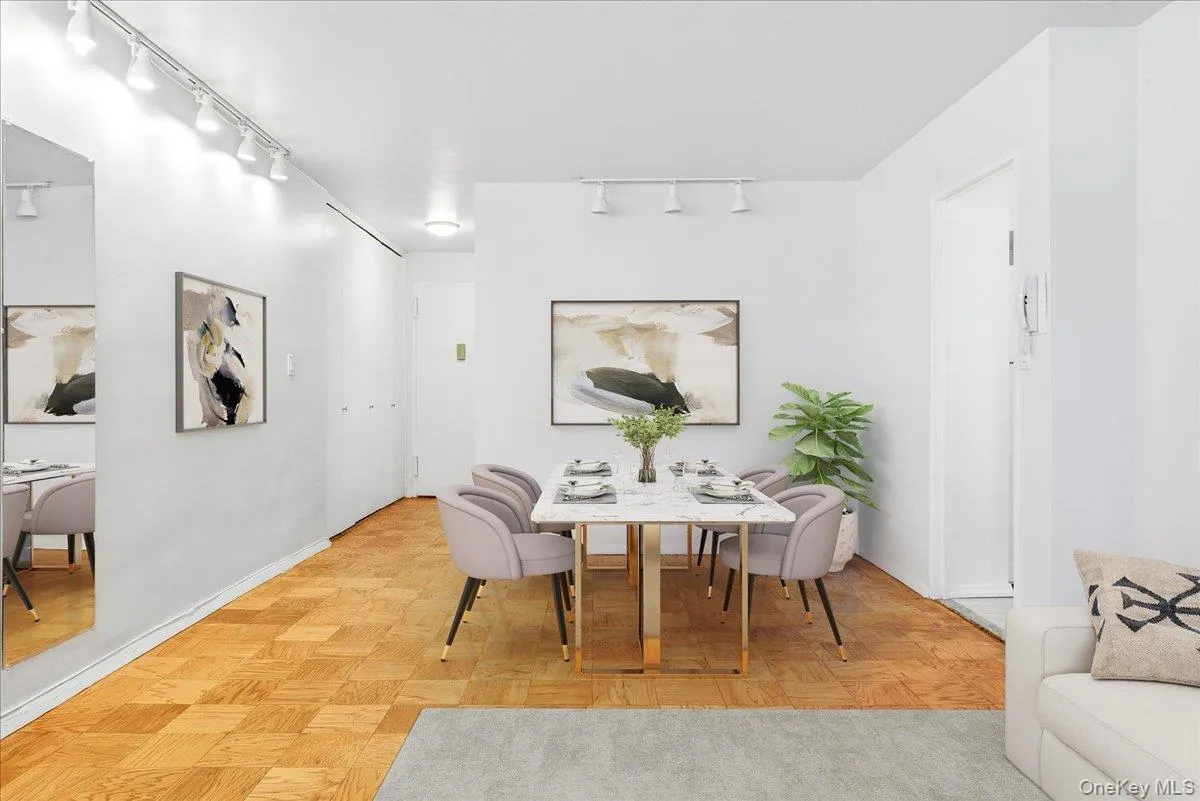 70-25 Yellowstone Boulevard, New York, NY, 2 Rooms Rooms,1 BathroomBathrooms,Residential,For Rent,Yellowstone,0,1028596 70-25 Yellowstone Boulevard, New York, NY, 2 Rooms Rooms,1 BathroomBathrooms,Residential,For Rent,Yellowstone,0,1028596
