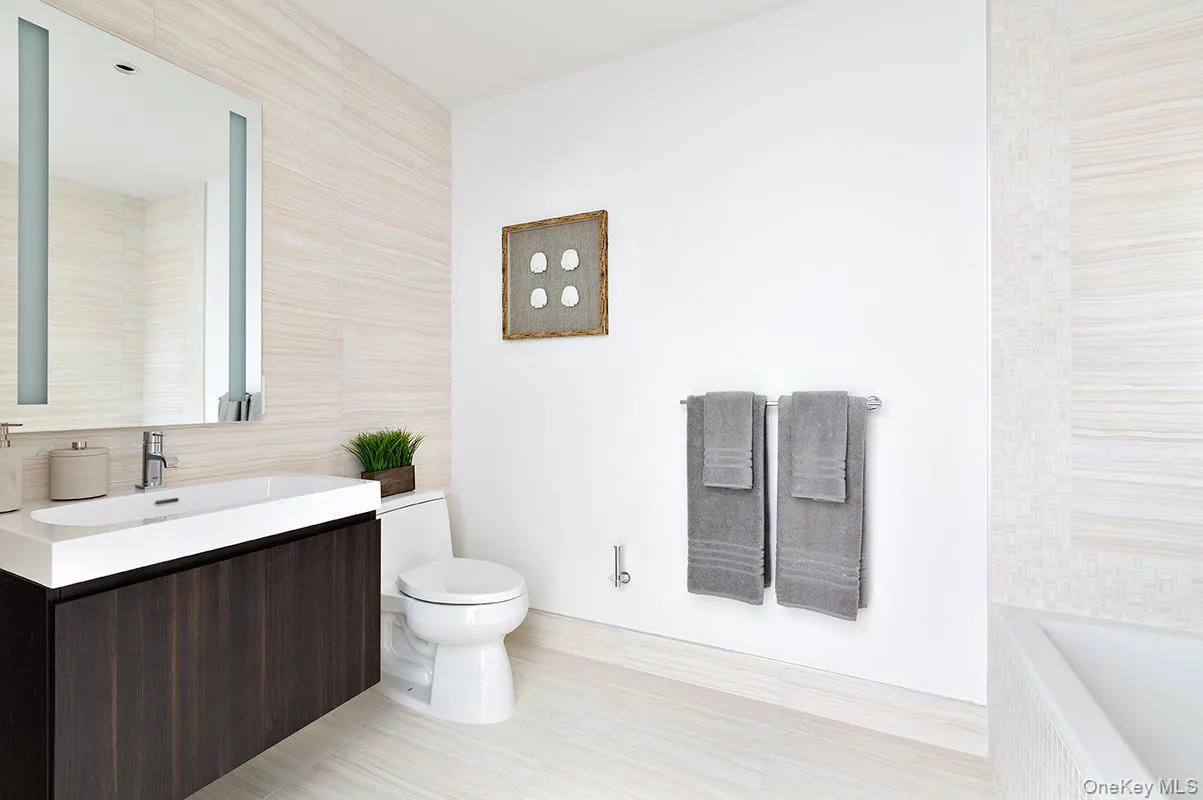 13101 40th Road, New York, NY, 3 Bedrooms Bedrooms, 6 Rooms Rooms,2 BathroomsBathrooms,Residential,For Rent,40th,0,1028601 13101 40th Road, New York, NY, 3 Bedrooms Bedrooms, 6 Rooms Rooms,2 BathroomsBathrooms,Residential,For Rent,40th,0,1028601