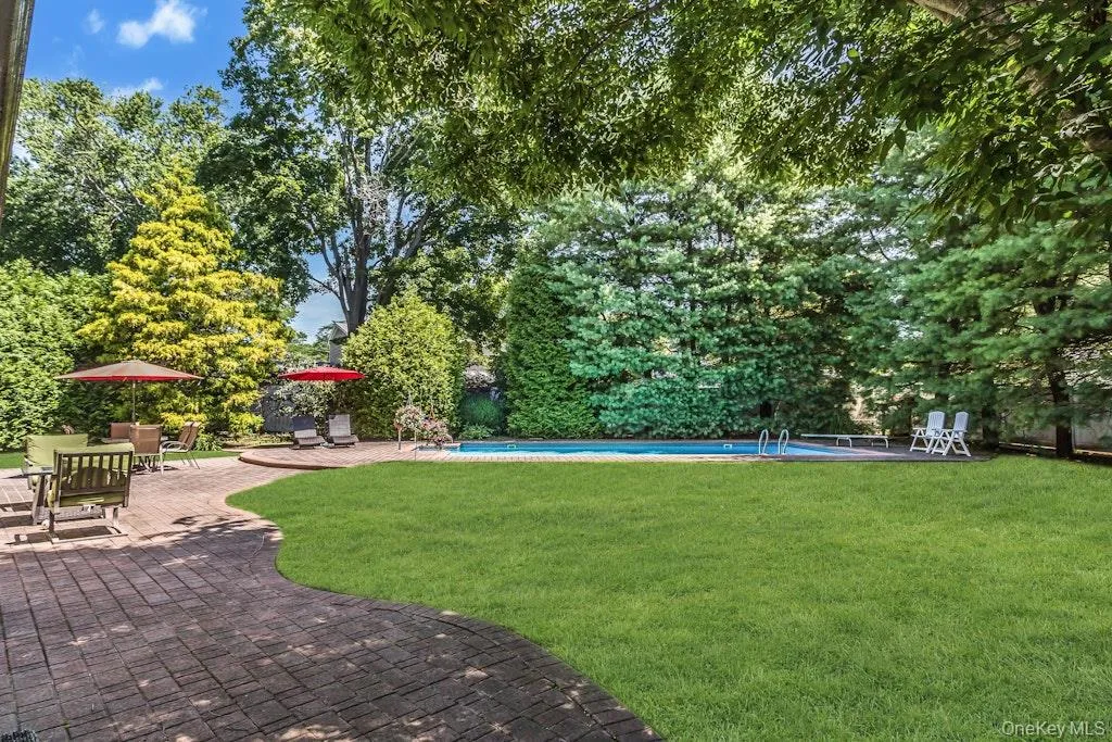 3 Windsor Place, Huntington, NY, 4 Bedrooms Bedrooms, 10 Rooms Rooms,3 BathroomsBathrooms,Residential,For Rent,Windsor,0,1028636 3 Windsor Place, Huntington, NY, 4 Bedrooms Bedrooms, 10 Rooms Rooms,3 BathroomsBathrooms,Residential,For Rent,Windsor,0,1028636