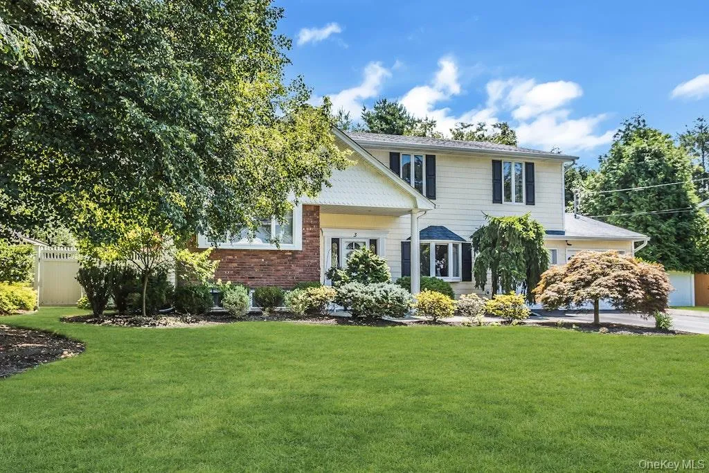3 Windsor Place, Huntington, NY, 4 Bedrooms Bedrooms, 10 Rooms Rooms,3 BathroomsBathrooms,Residential,For Rent,Windsor,0,1028636 3 Windsor Place, Huntington, NY, 4 Bedrooms Bedrooms, 10 Rooms Rooms,3 BathroomsBathrooms,Residential,For Rent,Windsor,0,1028636