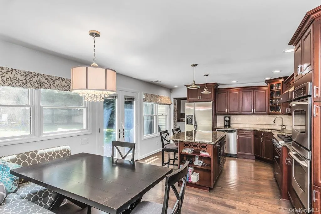 3 Windsor Place, Huntington, NY, 4 Bedrooms Bedrooms, 10 Rooms Rooms,3 BathroomsBathrooms,Residential,For Rent,Windsor,0,1028636 3 Windsor Place, Huntington, NY, 4 Bedrooms Bedrooms, 10 Rooms Rooms,3 BathroomsBathrooms,Residential,For Rent,Windsor,0,1028636