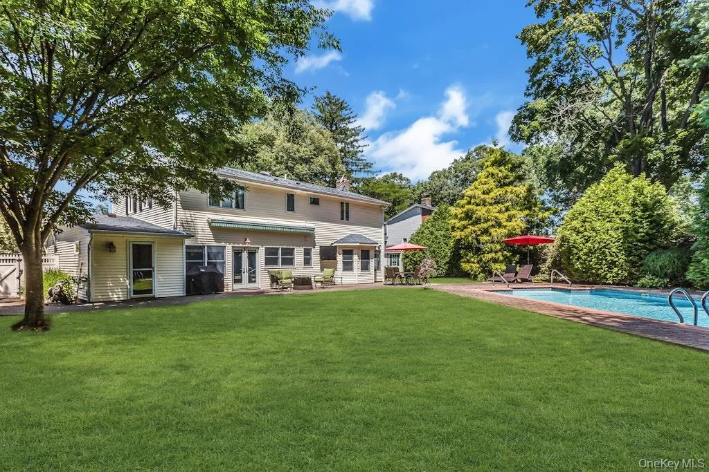 3 Windsor Place, Huntington, NY, 4 Bedrooms Bedrooms, 10 Rooms Rooms,3 BathroomsBathrooms,Residential,For Rent,Windsor,0,1028636 3 Windsor Place, Huntington, NY, 4 Bedrooms Bedrooms, 10 Rooms Rooms,3 BathroomsBathrooms,Residential,For Rent,Windsor,0,1028636