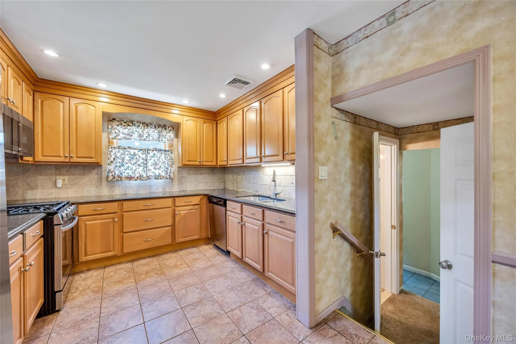 35 Jerold Street, Oyster Bay, NY, 5 Bedrooms Bedrooms, 12 Rooms Rooms,3 BathroomsBathrooms,Residential,For Rent,Jerold,0,1028652 35 Jerold Street, Oyster Bay, NY, 5 Bedrooms Bedrooms, 12 Rooms Rooms,3 BathroomsBathrooms,Residential,For Rent,Jerold,0,1028652