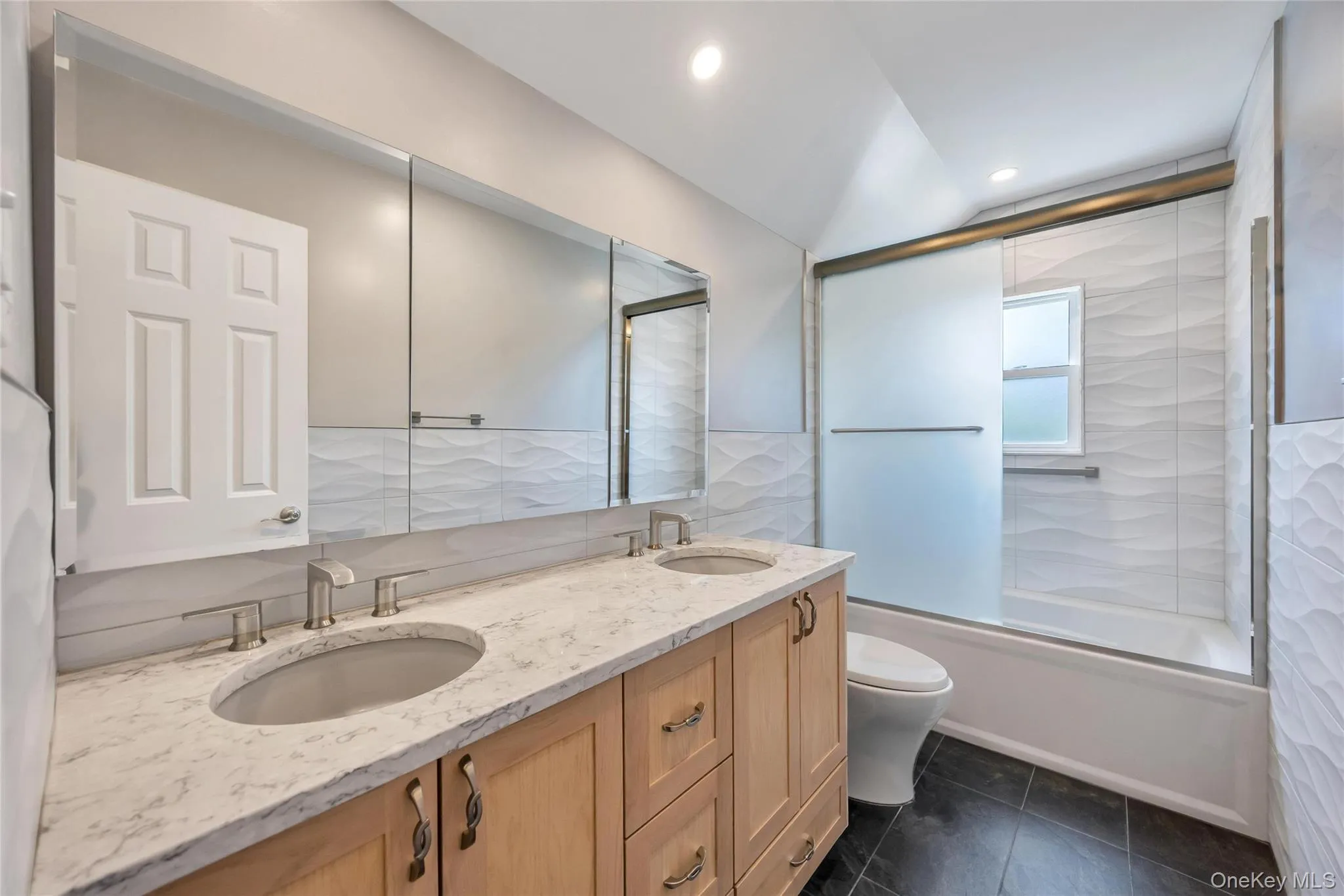 35 Jerold Street, Oyster Bay, NY, 5 Bedrooms Bedrooms, 12 Rooms Rooms,3 BathroomsBathrooms,Residential,For Rent,Jerold,0,1028652 35 Jerold Street, Oyster Bay, NY, 5 Bedrooms Bedrooms, 12 Rooms Rooms,3 BathroomsBathrooms,Residential,For Rent,Jerold,0,1028652