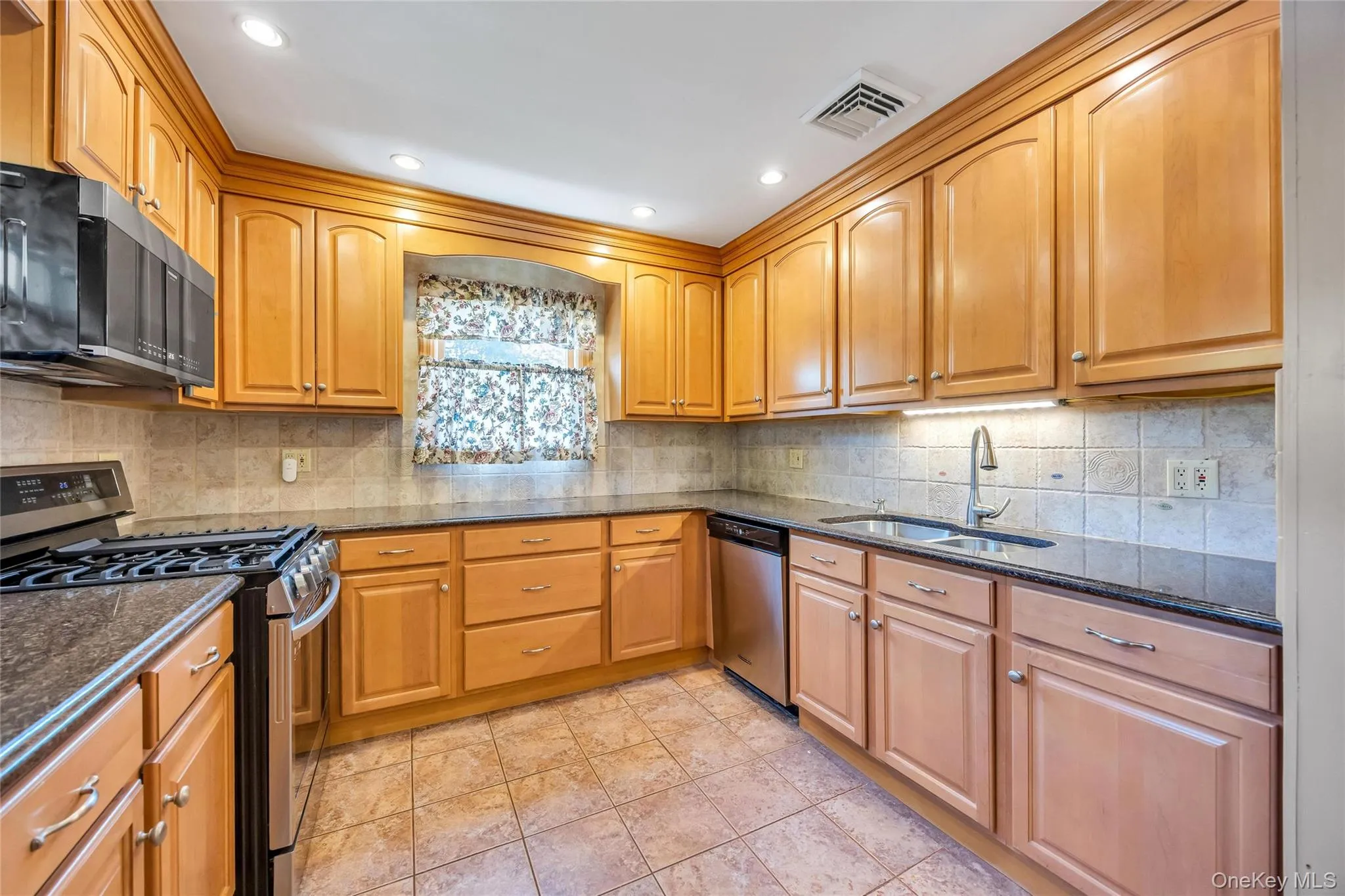 35 Jerold Street, Oyster Bay, NY, 5 Bedrooms Bedrooms, 12 Rooms Rooms,3 BathroomsBathrooms,Residential,For Rent,Jerold,0,1028652 35 Jerold Street, Oyster Bay, NY, 5 Bedrooms Bedrooms, 12 Rooms Rooms,3 BathroomsBathrooms,Residential,For Rent,Jerold,0,1028652