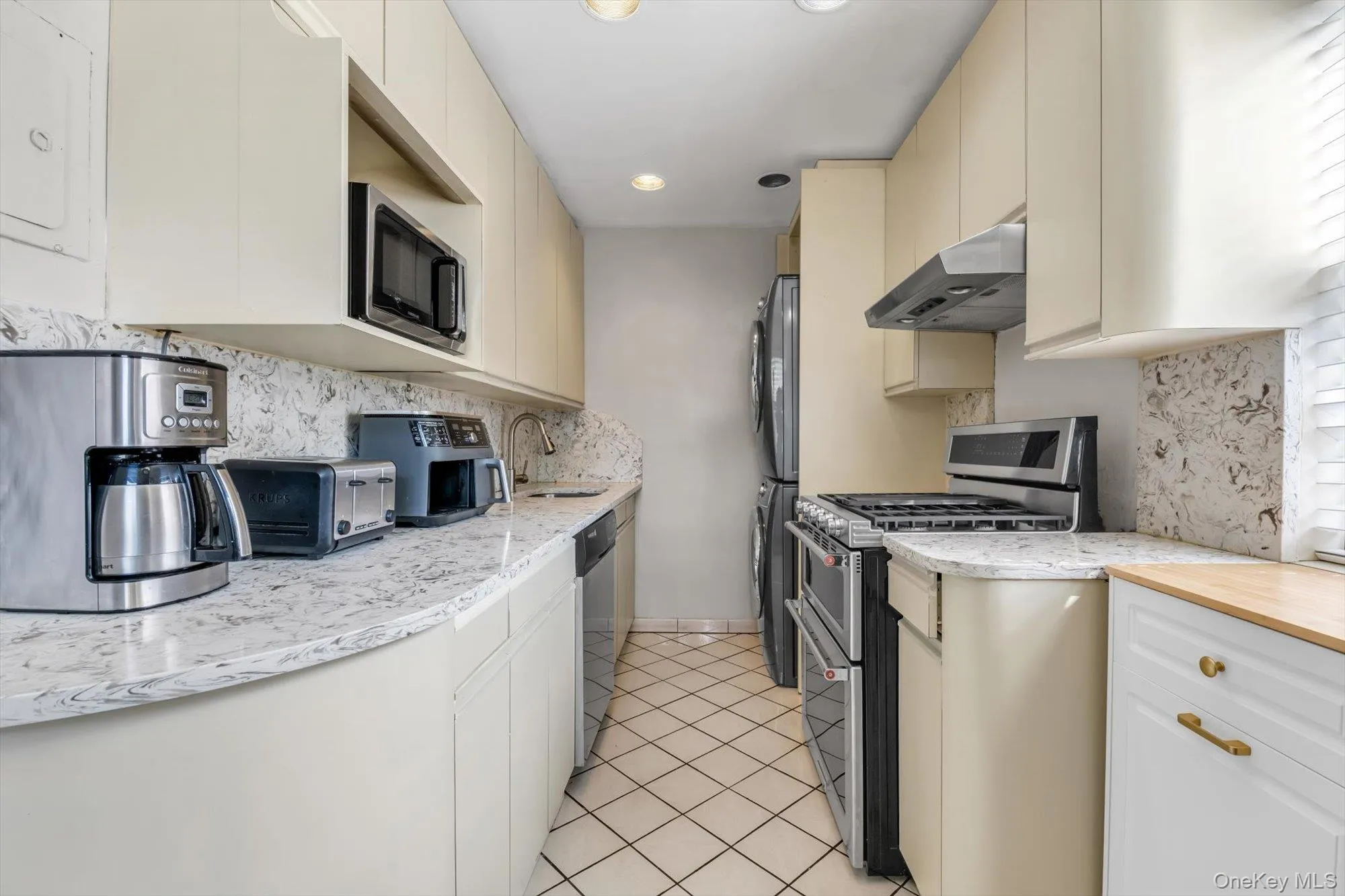 163-02 Willets Point Blvd., New York, NY, 2 Bedrooms Bedrooms, 5 Rooms Rooms,1 BathroomBathrooms,Residential,For Rent,Willets Point Blvd.,0,1028658 163-02 Willets Point Blvd., New York, NY, 2 Bedrooms Bedrooms, 5 Rooms Rooms,1 BathroomBathrooms,Residential,For Rent,Willets Point Blvd.,0,1028658