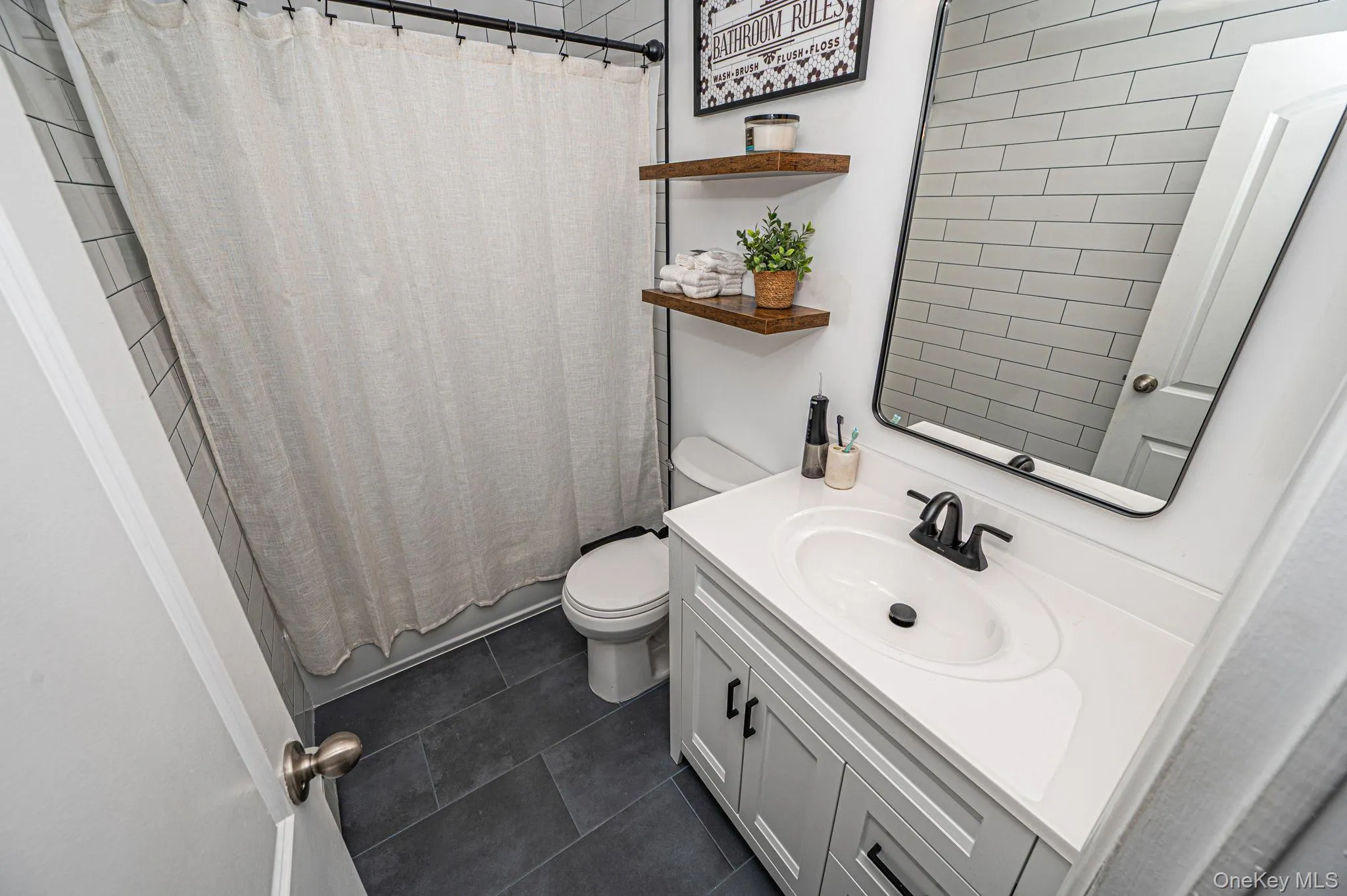511 Devon Place, Islip, NY, 4 Bedrooms Bedrooms, 8 Rooms Rooms,2 BathroomsBathrooms,Residential,For Rent,Devon,0,1028676 511 Devon Place, Islip, NY, 4 Bedrooms Bedrooms, 8 Rooms Rooms,2 BathroomsBathrooms,Residential,For Rent,Devon,0,1028676