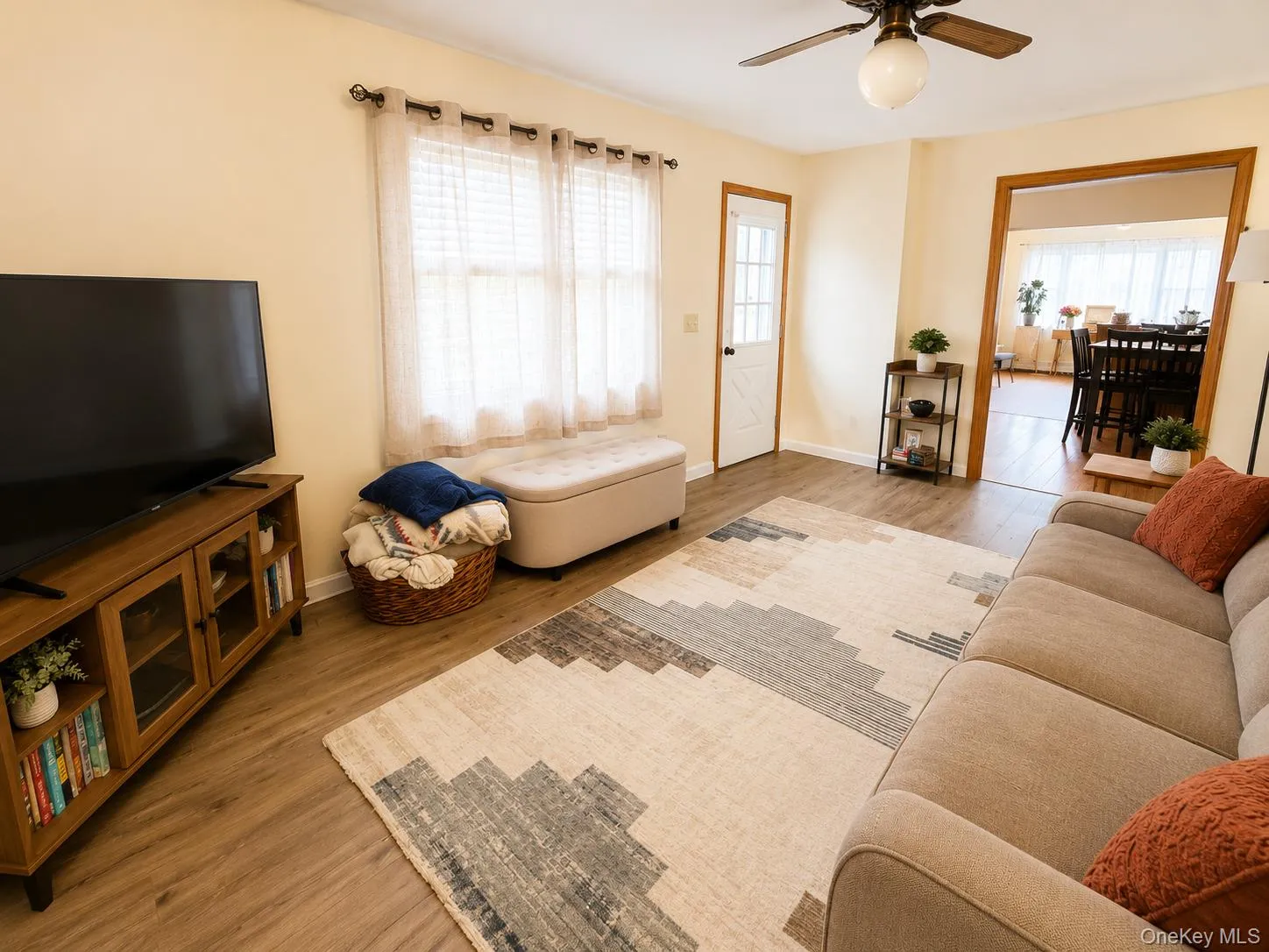 315 Paumanake Avenue, Islip, NY, 3 Bedrooms Bedrooms, 6 Rooms Rooms,1 BathroomBathrooms,Residential Lease,For Rent,Paumanake,0,1028678 315 Paumanake Avenue, Islip, NY, 3 Bedrooms Bedrooms, 6 Rooms Rooms,1 BathroomBathrooms,Residential Lease,For Rent,Paumanake,0,1028678
