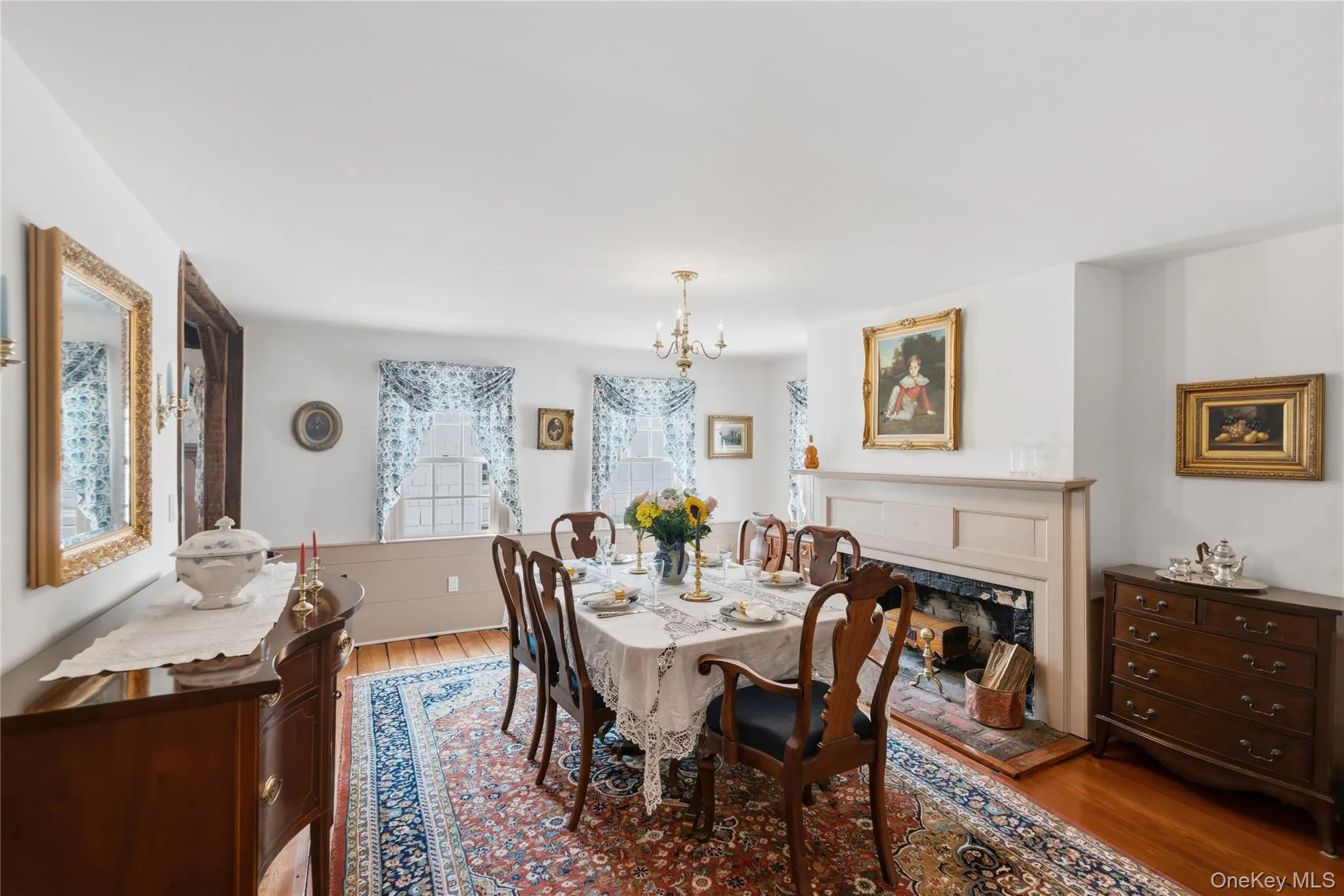Gracious dining room with fireplace Gracious dining room with fireplace