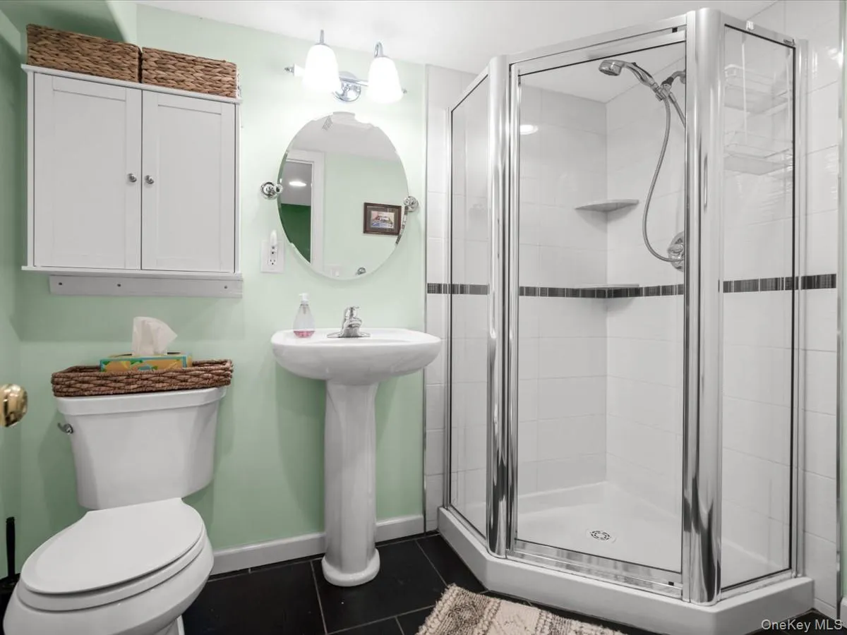 Full Bath Full Bath